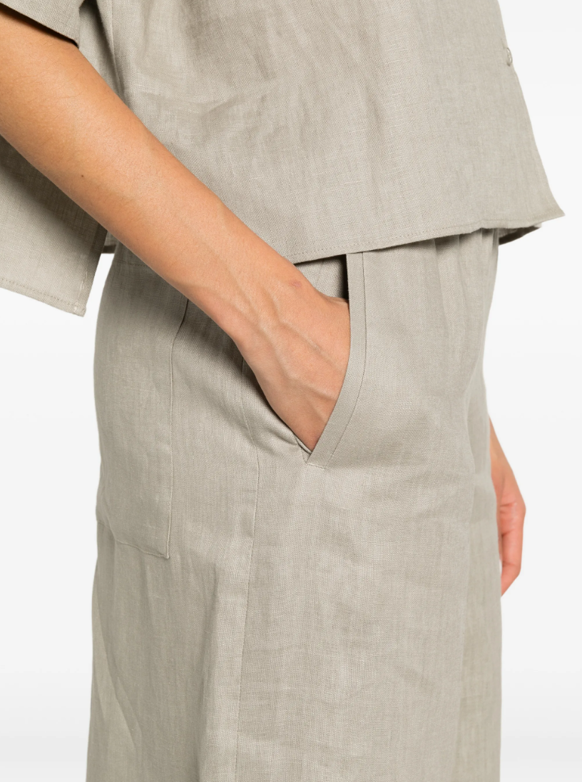 Drykorn CEILING linen trousers in dried weed with low waist, elastic waistband, and relaxed fit.