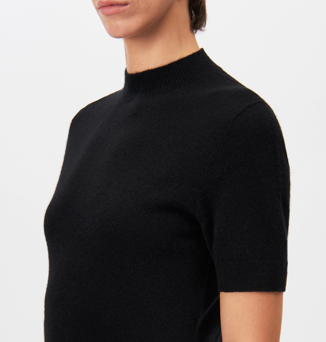 Drykorn FINIA_3 cashmere turtleneck sweater for women in Black with a slim fit, short sleeves and refined fine-knit finish.