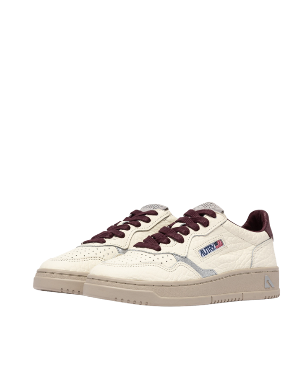 Autry Medalist Low sneakers in fig and silver with grained leather, nubuck details, and retro-inspired design.