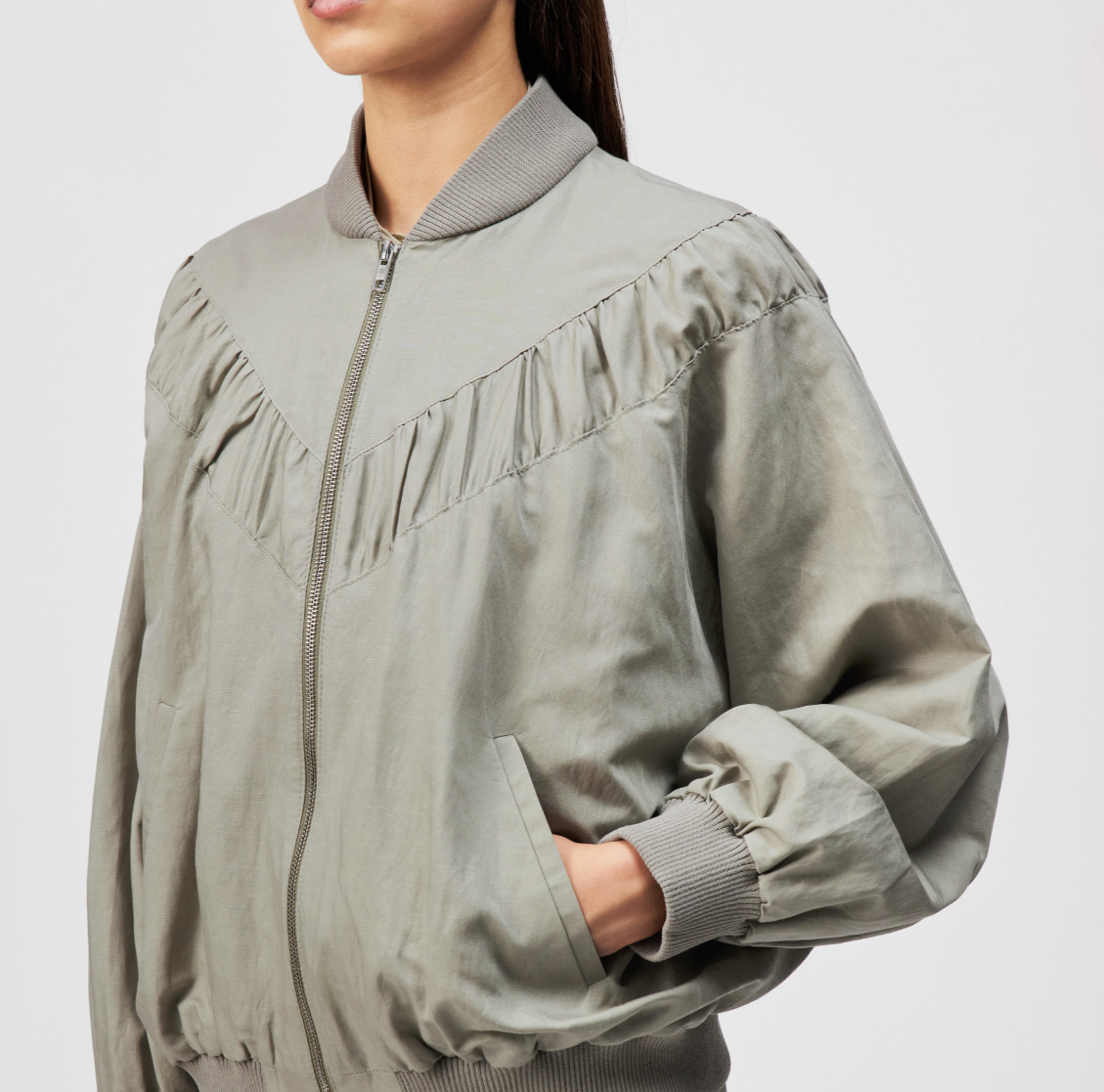 Drykorn GRENTON jacket in dried weed with oversized fit, stand collar, and hemp-lyocell blend.