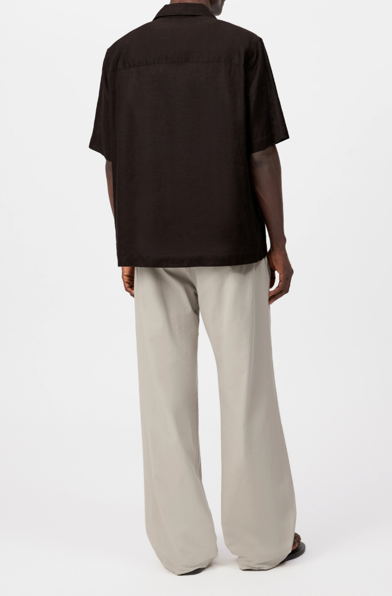 Drykorn MERYN shirt in brown with Kent collar, linen-cotton blend, and regular fit.