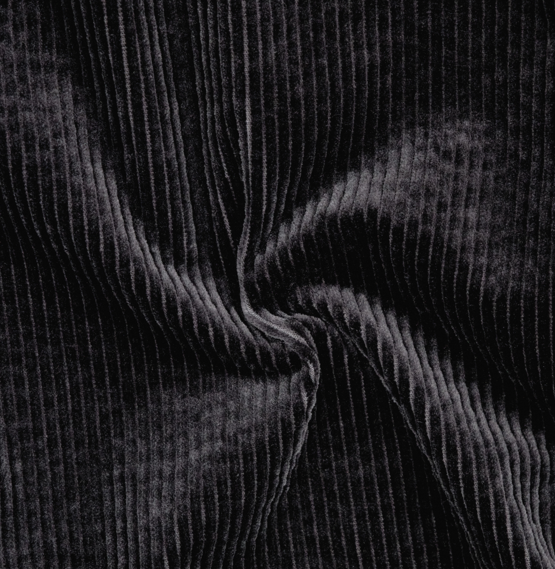 Drykorn CHASY_RGLR Trousers for men in Slate, crafted from soft jumbo cord with a regular fit, pleated front and tapered leg.
