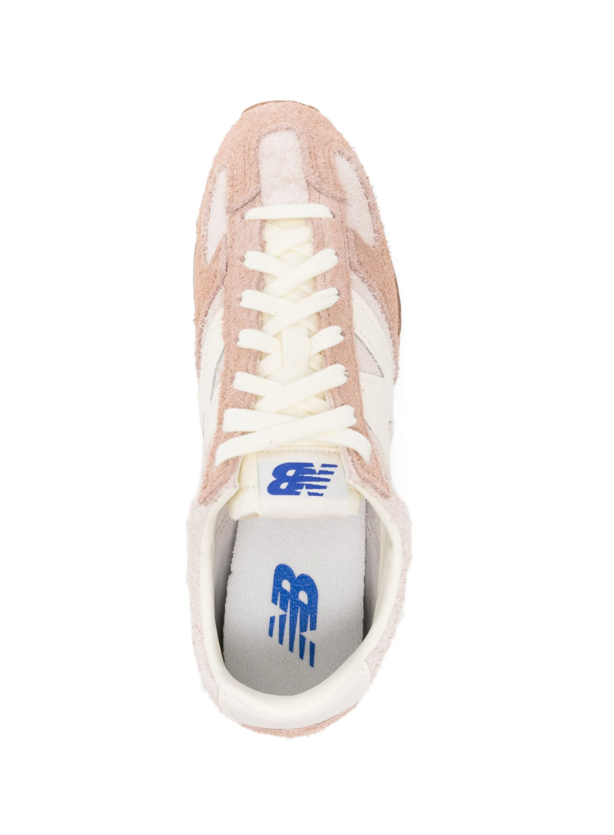 New Balance U471-PSC sneakers for women in rose and cream with suede upper and retro-inspired design.