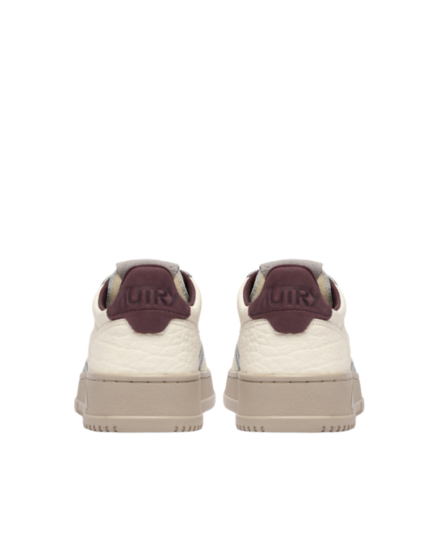 Autry Medalist Low sneakers in fig and silver with grained leather, nubuck details, and retro-inspired design.