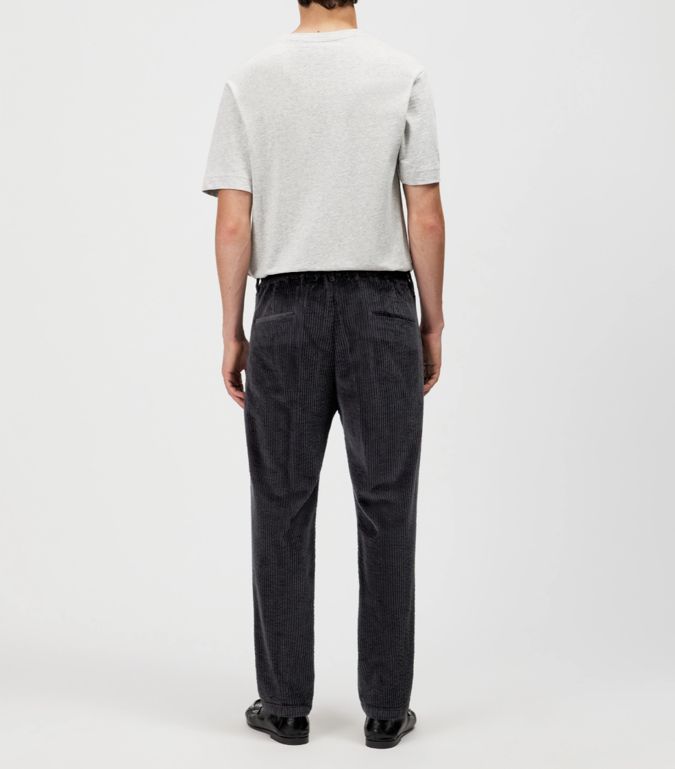 Drykorn CHASY_RGLR Trousers for men in Slate, crafted from soft jumbo cord with a regular fit, pleated front and tapered leg.