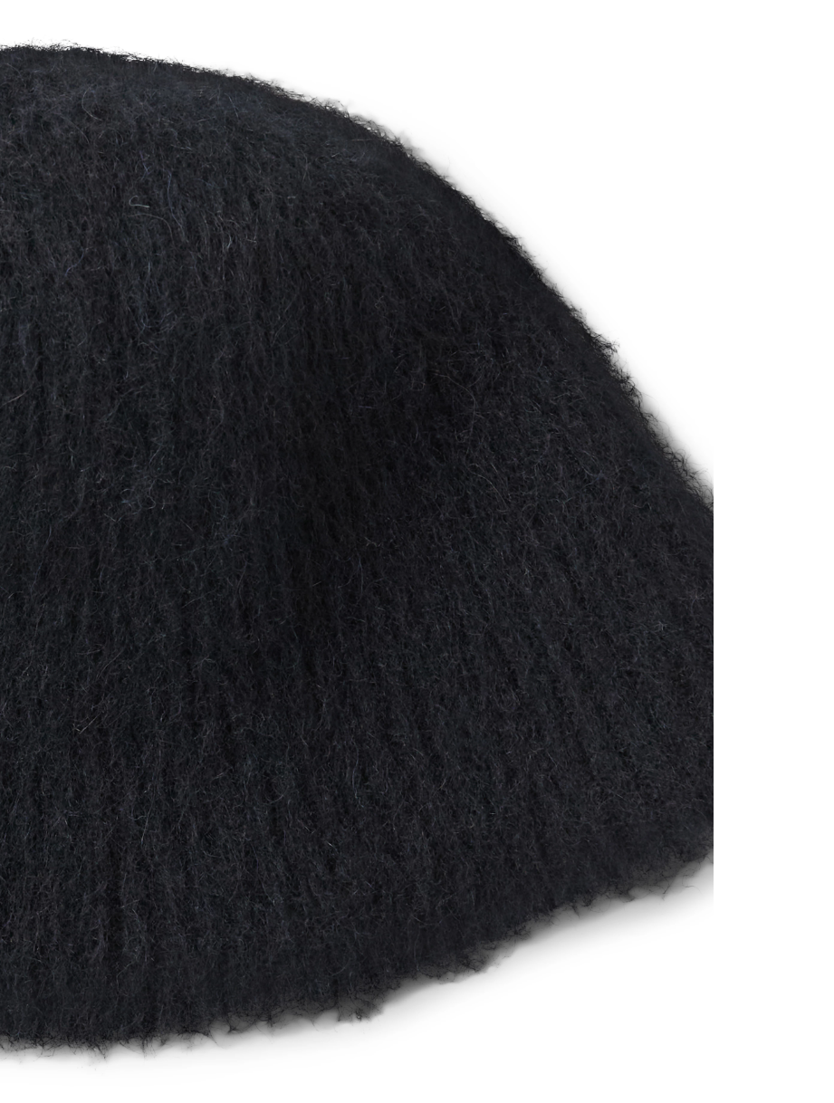 Drykorn KAPSIKA Bucket Hat in Black with a soft silhouette, wide brim and brushed fine-knit finish.