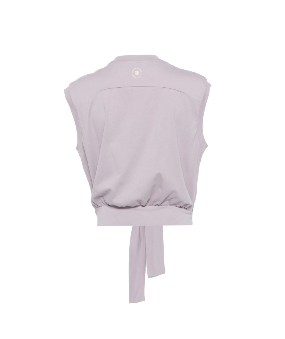 Tela light lilac T-shirt with tie waist, sleeveless design, and logo embroidery.
