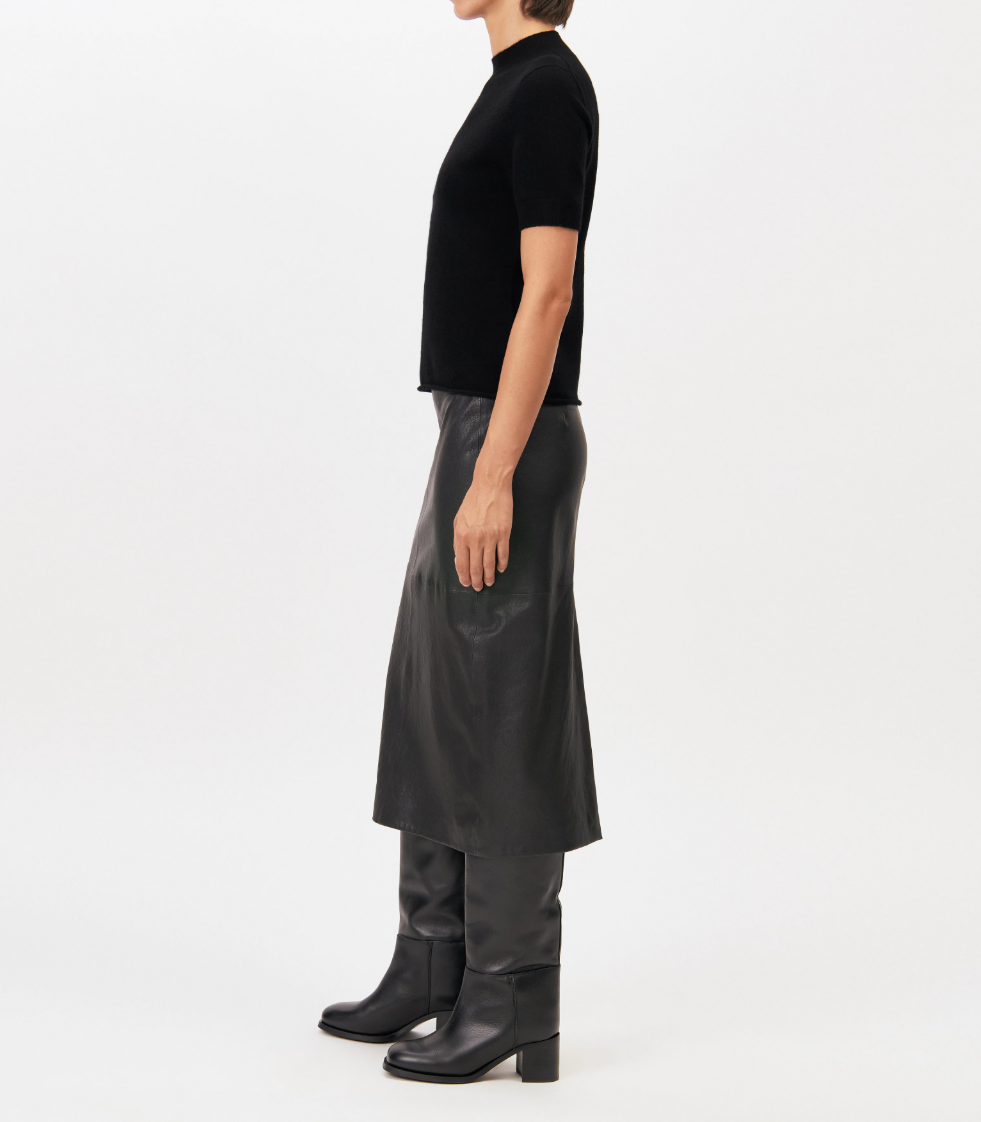 Drykorn FINIA_3 cashmere turtleneck sweater for women in Black with a slim fit, short sleeves and refined fine-knit finish.