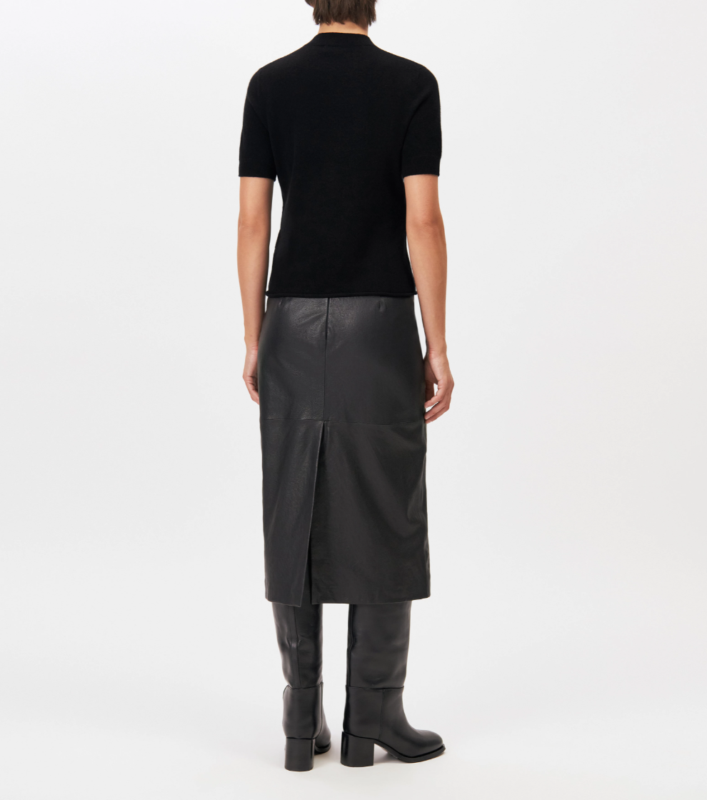 Drykorn FINIA_3 cashmere turtleneck sweater for women in Black with a slim fit, short sleeves and refined fine-knit finish.