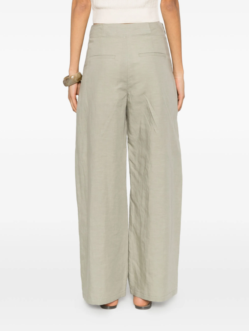 Drykorn THREW trousers in dried weed with O-shape leg, mid waist, pleats, and linen blend.