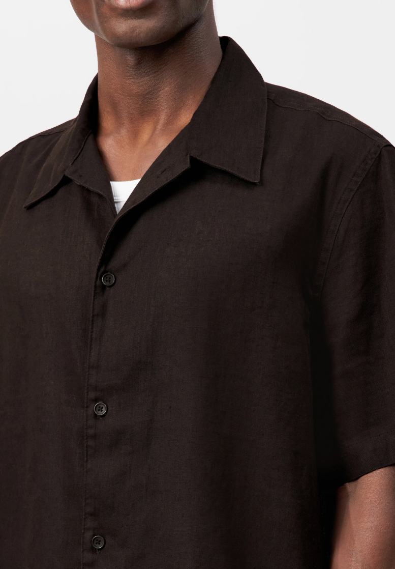 Drykorn MERYN shirt in brown with Kent collar, linen-cotton blend, and regular fit.