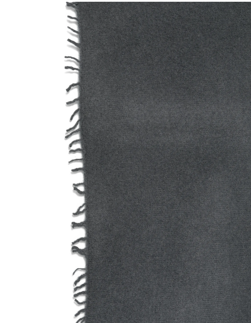 WARM-ME FELIX Cashmere Scarf in Anthracite, crafted from 100% pure cashmere with a soft brushed finish and delicate fringed edges.
