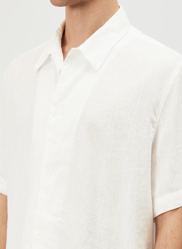 Drykorn MERYN shirt in white with Kent collar, linen-cotton blend, and regular fit.