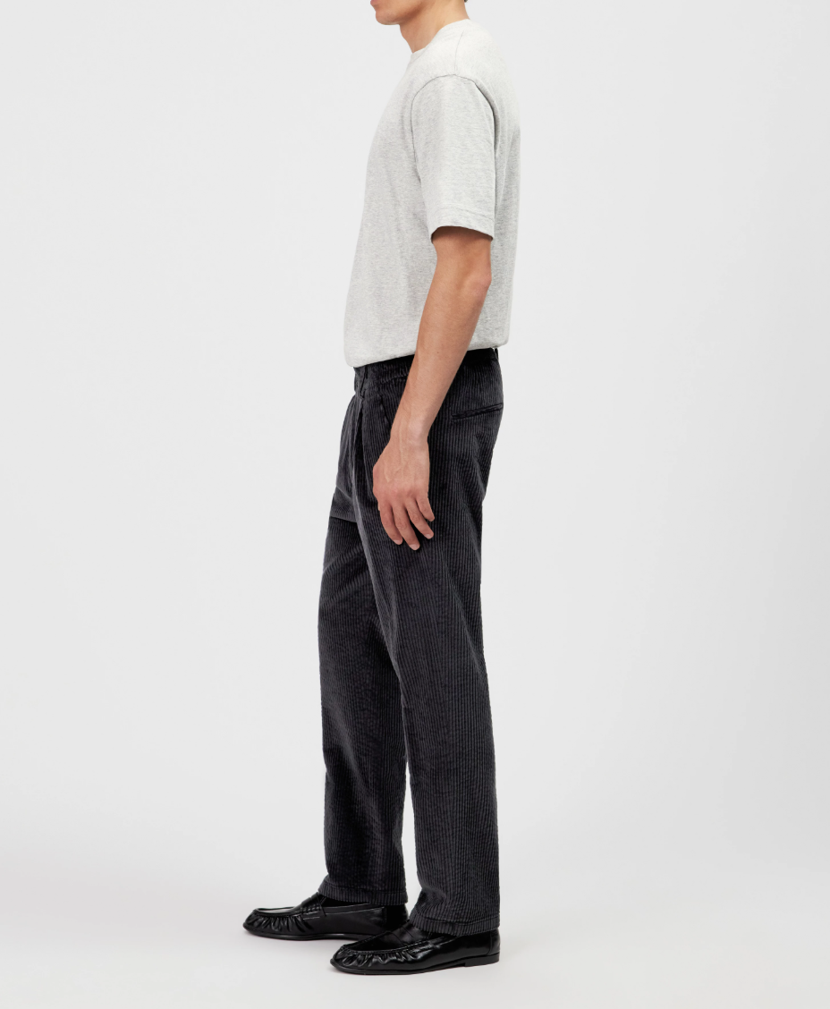 Drykorn CHASY_RGLR Trousers for men in Slate, crafted from soft jumbo cord with a regular fit, pleated front and tapered leg.