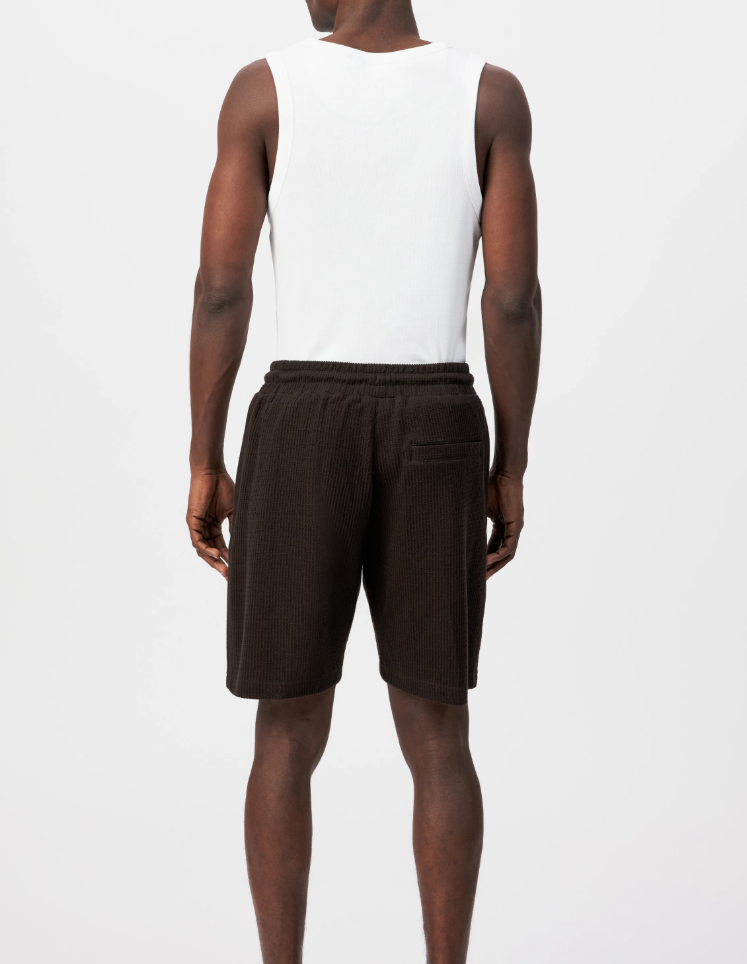 Drykorn BRIKKO shorts in brown made from cotton jersey with relaxed fit and minimalist design.