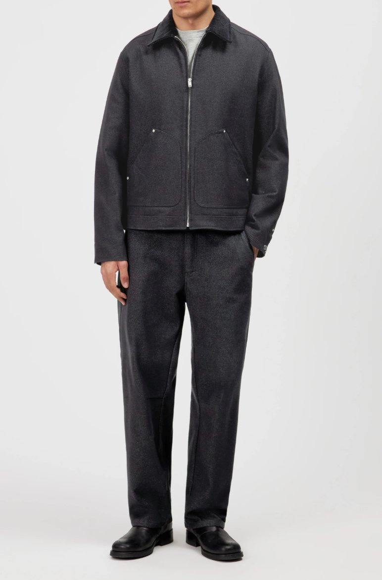 Drykorn GONAGO_2 Utility Trousers for men in Grey with a relaxed fit, subtle O-shape and double-stitch details.