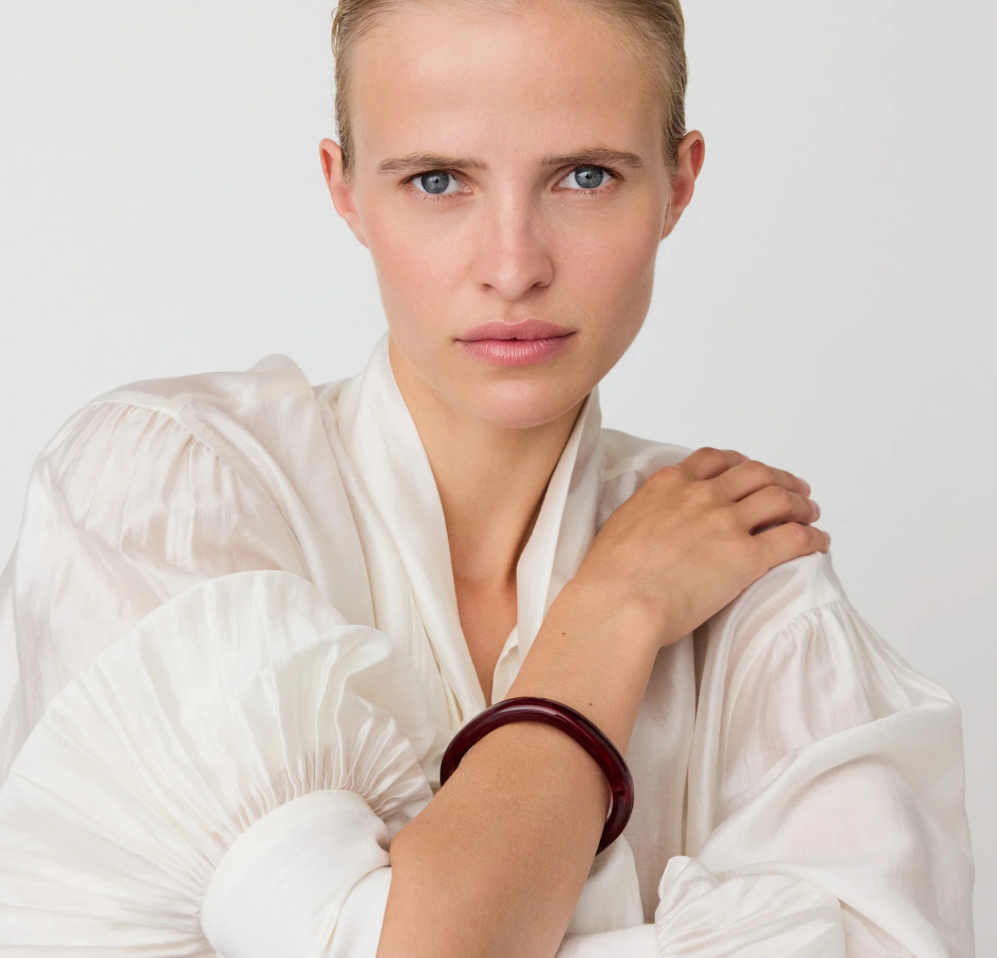 Vanessa Baroni Soft Edge Bangle in Bordeaux Marble with a sculptural acetate design and softly rounded edges. Made in Italy.