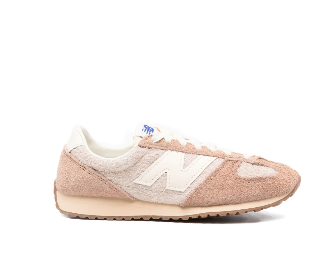 New Balance U471-PSC sneakers for women in rose and cream with suede upper and retro-inspired design.