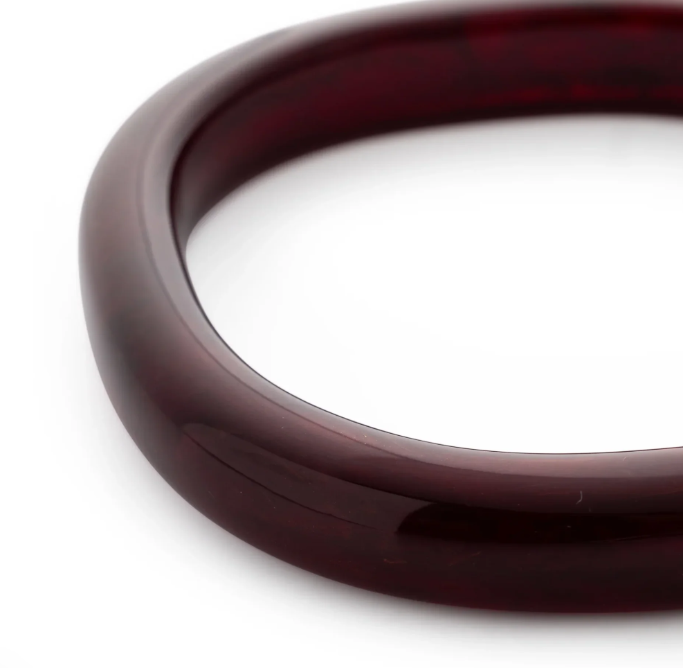 Vanessa Baroni Soft Edge Bangle in Bordeaux Marble with a sculptural acetate design and softly rounded edges. Made in Italy.