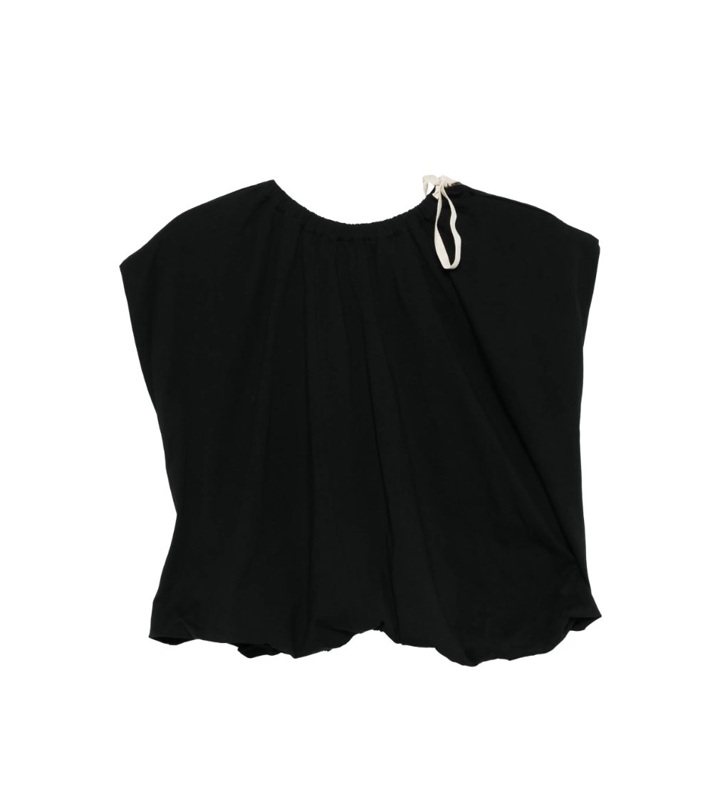 Tela Sibilla T-shirt in black with bow neckline, ruched sleeves, and relaxed fit.
