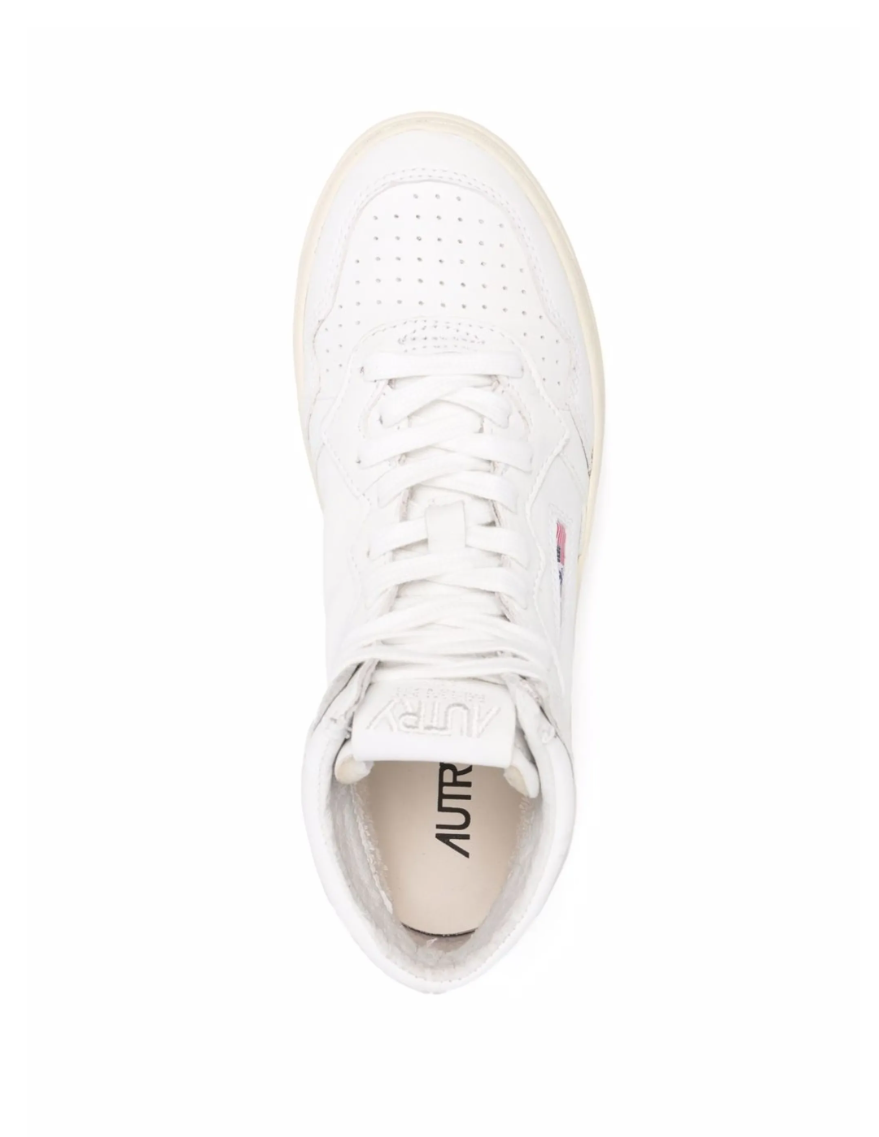 Autry Medalist high-top sneakers in white calf leather with shearling lining and rubber sole.