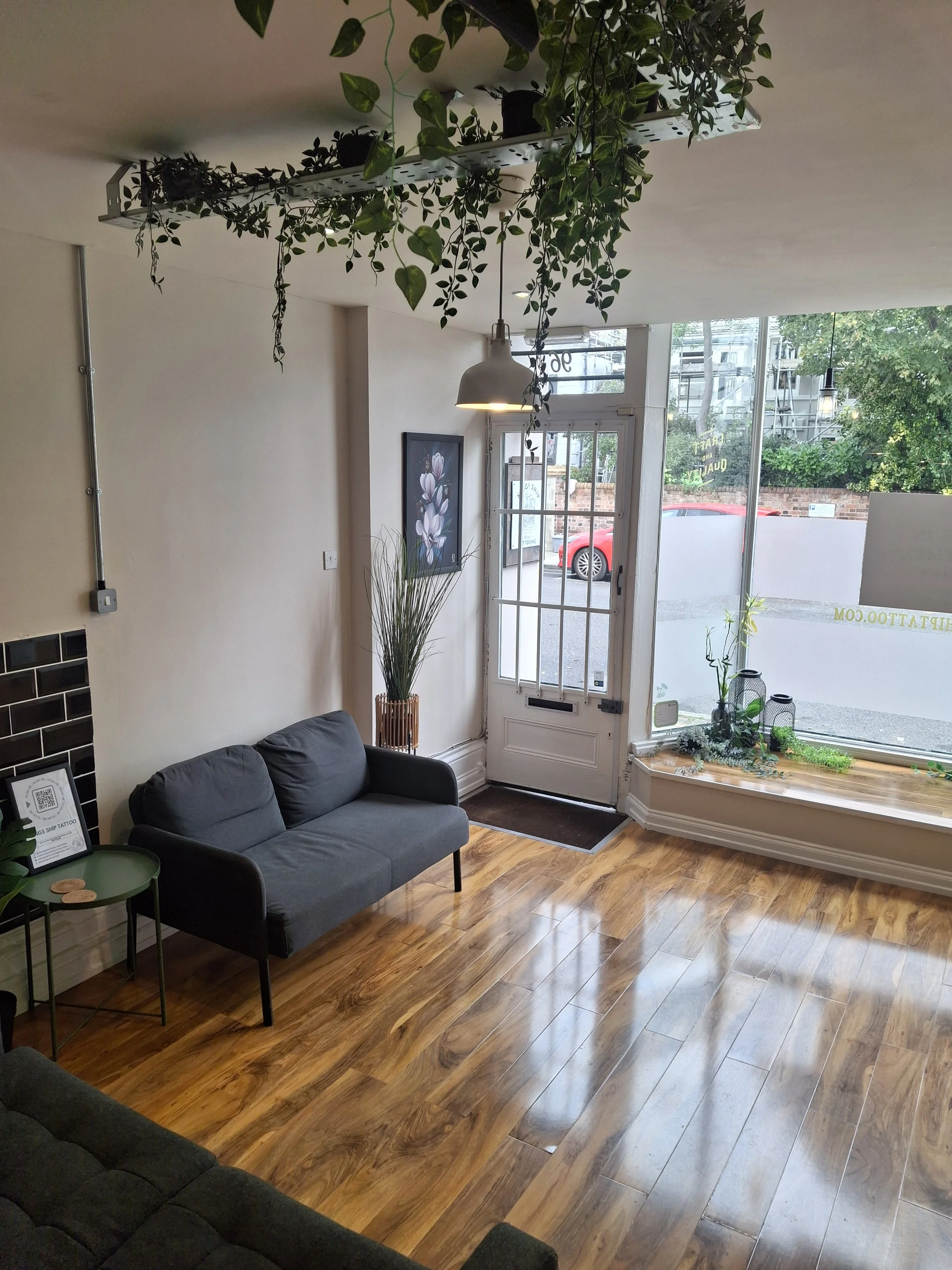 Established in 2014
Independent studio
Bright, welcoming environment
Custom tattooing
Private consultations
Experienced artists
High hygiene standards
Easy parking nearby
Southsea location
Appointment process
FAQs