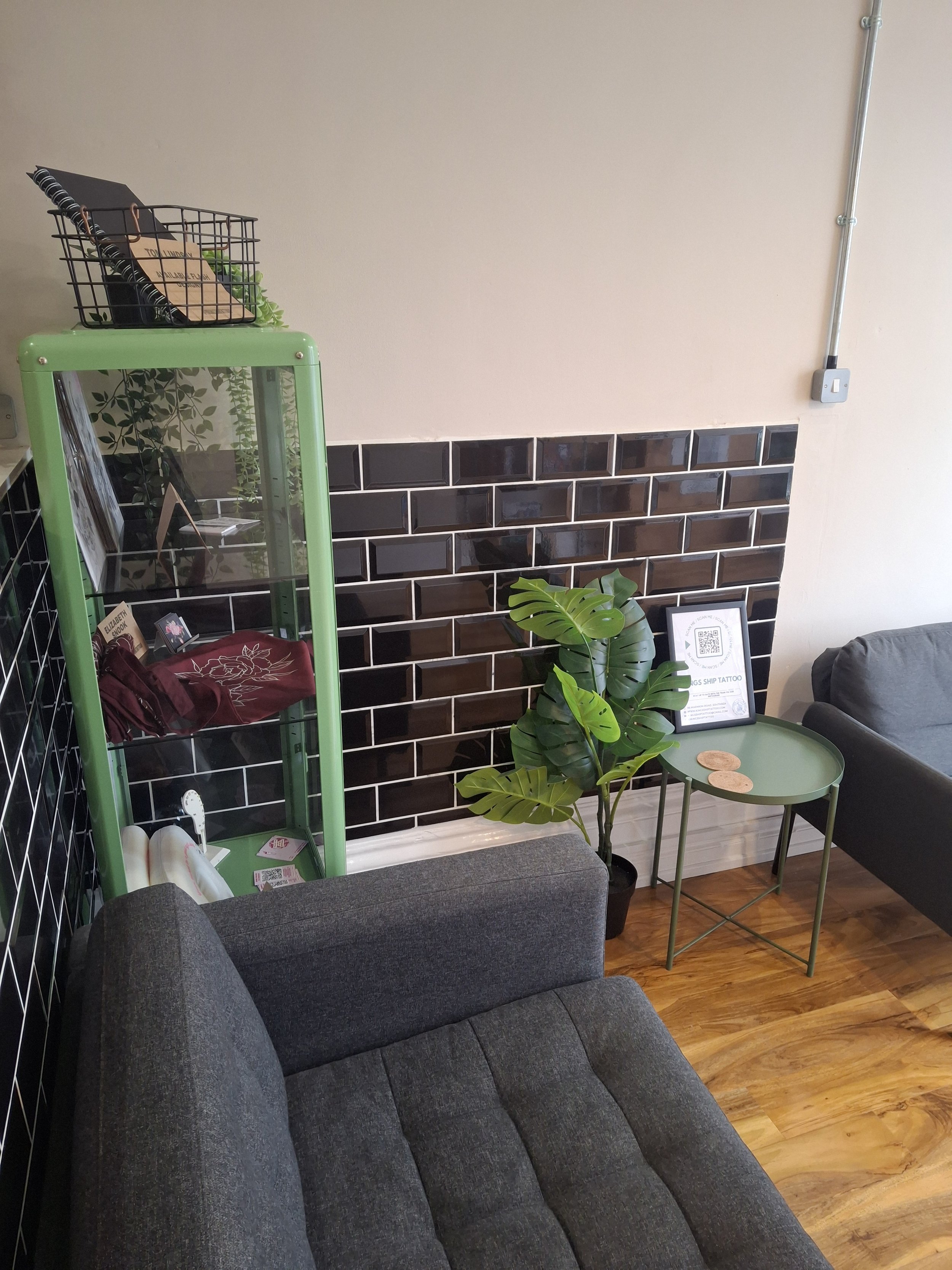  Established in 2014
Independent studio
Bright, welcoming environment
Custom tattooing
Private consultations
Experienced artists
High hygiene standards
Easy parking nearby
Southsea location
Appointment process
FAQs