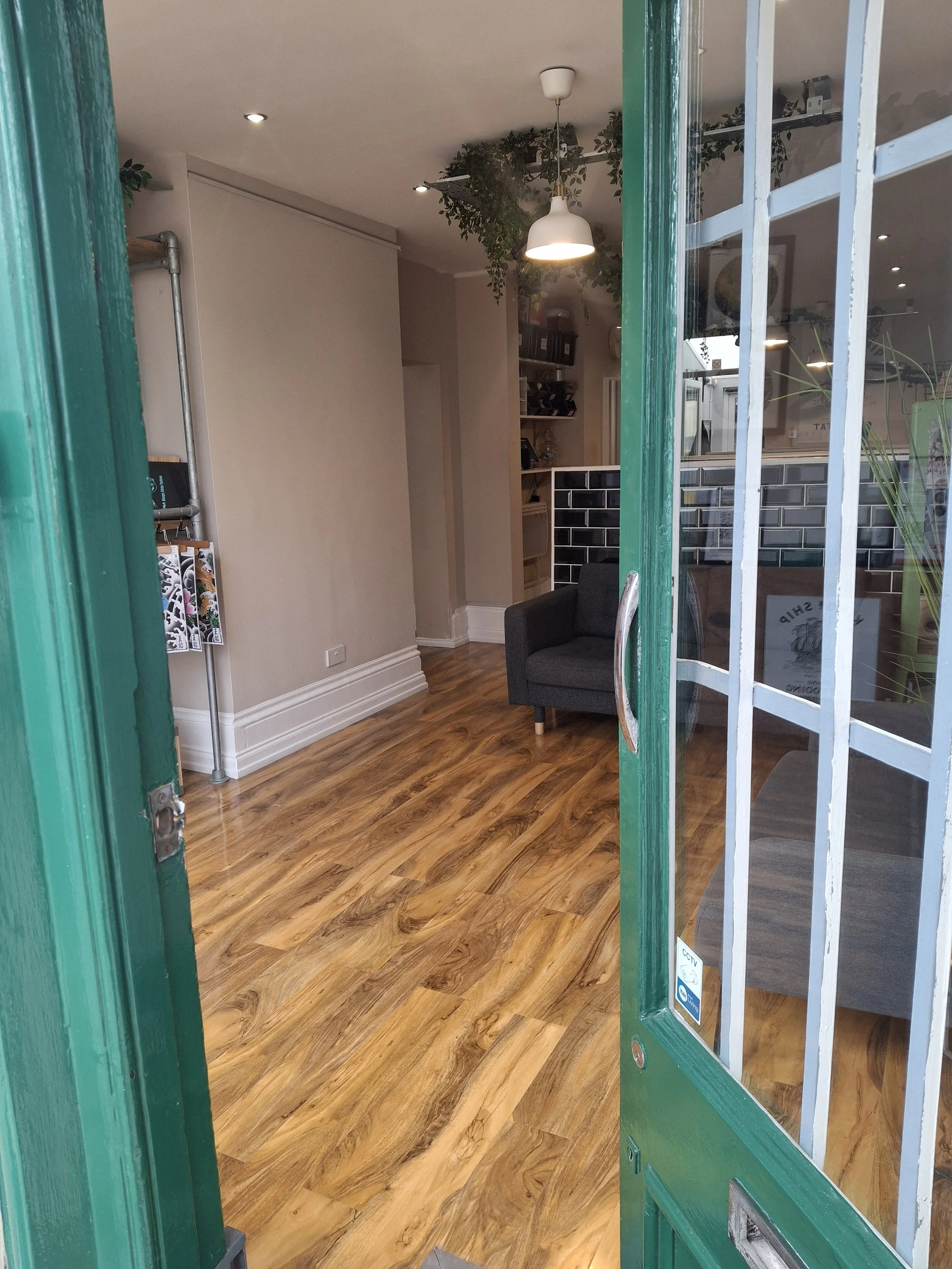 Established in 2014
Independent studio
Bright, welcoming environment
Custom tattooing
Private consultations
Experienced artists
High hygiene standards
Easy parking nearby
Southsea location
Appointment process
FAQs