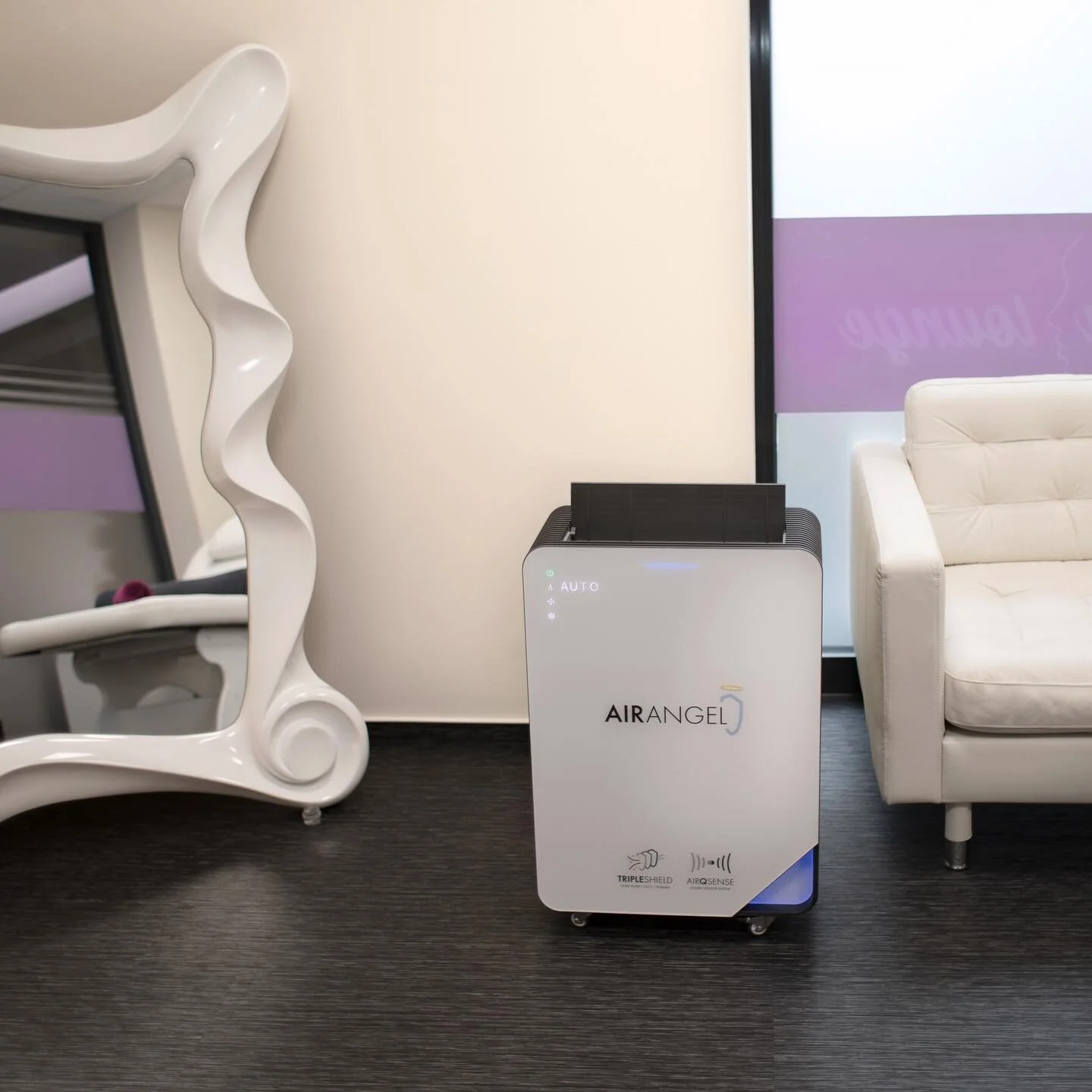 Keimfreie Luft bei einer Beauty Behandlung f&uuml;r maximale Entspannung. #airangel #keimfreieluft #luftentkeimung #luftreinigung #breathe #clean #uvc #hepa #plasma