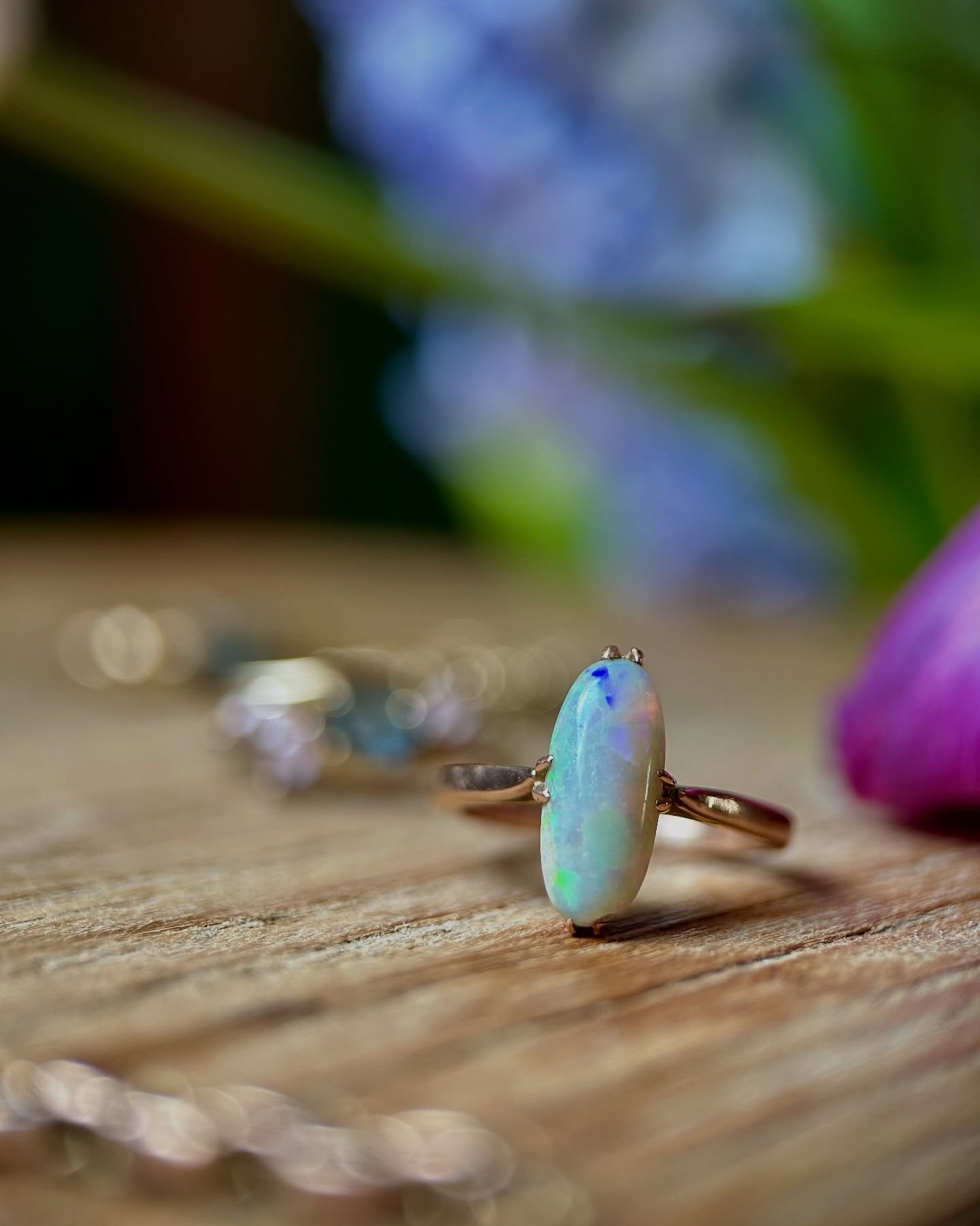 Easter weekend is here! Today, I am surrounded by choc and spring flowers and gorgeous sparkly jewels, does it get much better? 🌸

I am obsessed with this antique opal piece, she is cute as a button. With a marquise cabochon cut stone which illumina