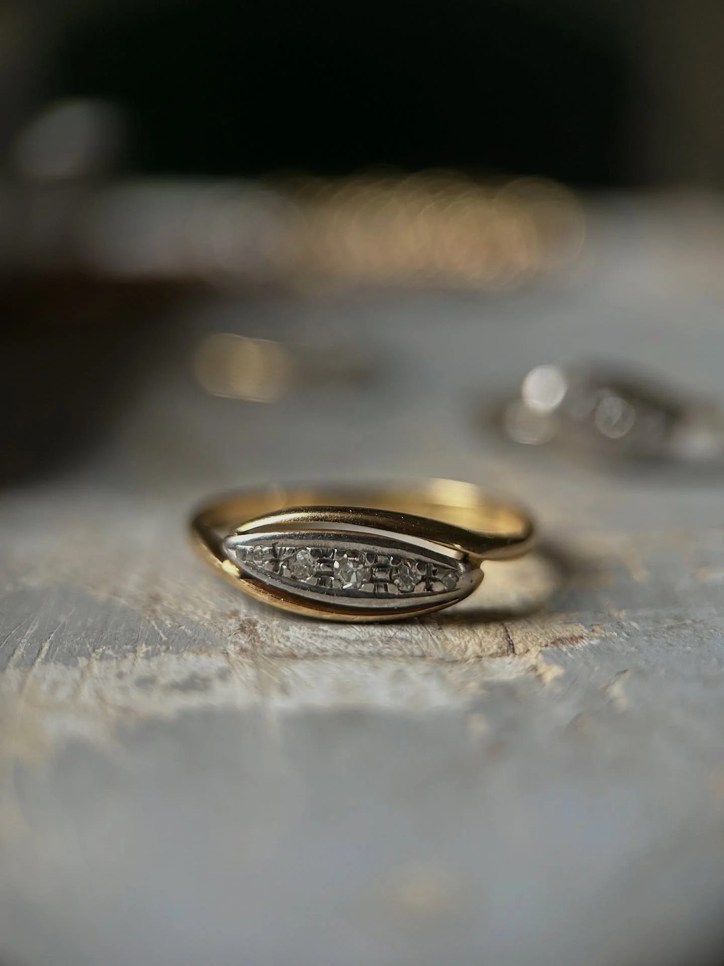 A simple and elegant mid century diamond cross over ring 💍

Complete with 18ct gold band and platinum settings ✨

#ringsforsale #gold #rings #vintage #antique #vintagerings #vintagejewellery #vintagejewelry #antiquejewellery #ahlq