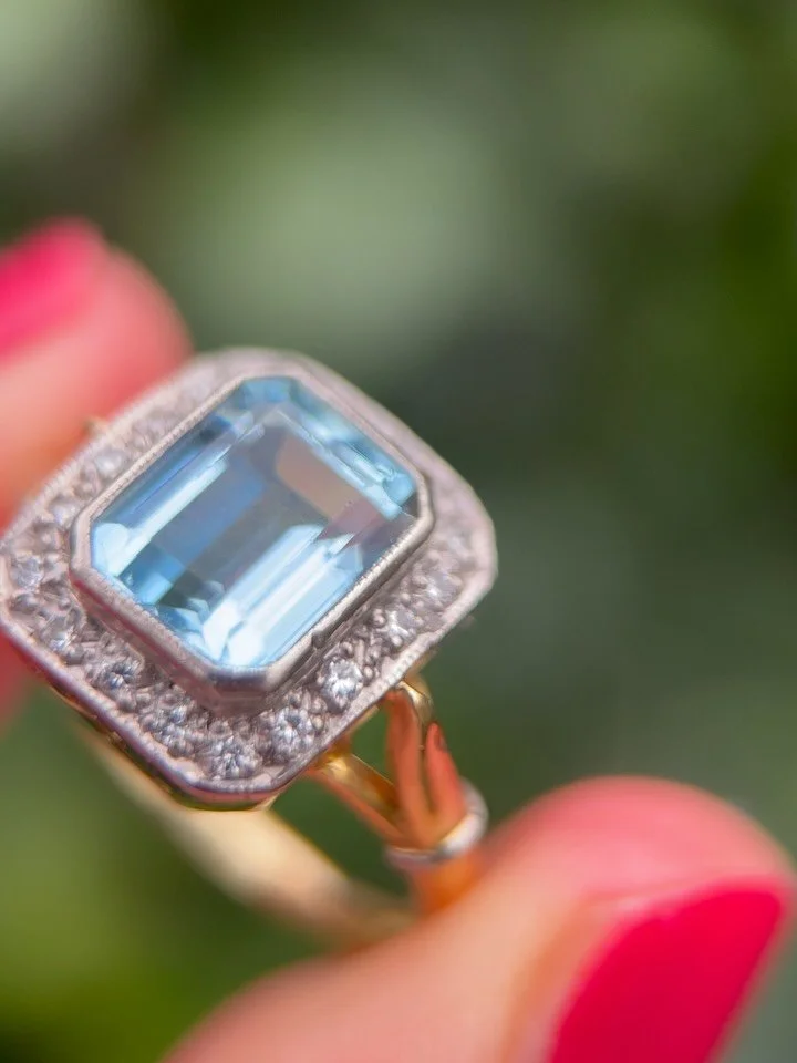 Excuse the rain ☔️ although I somehow think a little shower suits this stunning aquamarine stone! The colour reminds me of a crystal clear shoreline. ✨

This vintage ring is actually the same age as me, 32, I had a feeling we would be friends. 😘 Wit