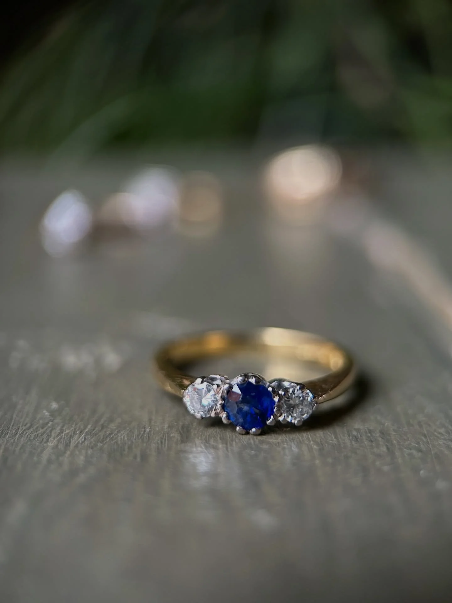 I am soothing my Jan blues with this. 🤩💙

A vintage sapphire BEAUTY, with diamonds (obvs) and a buttery yellow 18ct gold band. ✨

So twinkly, so pretty, so very difficult to say no to. 💍

#sapphire #diamond #vintage #ring #ringsforsale