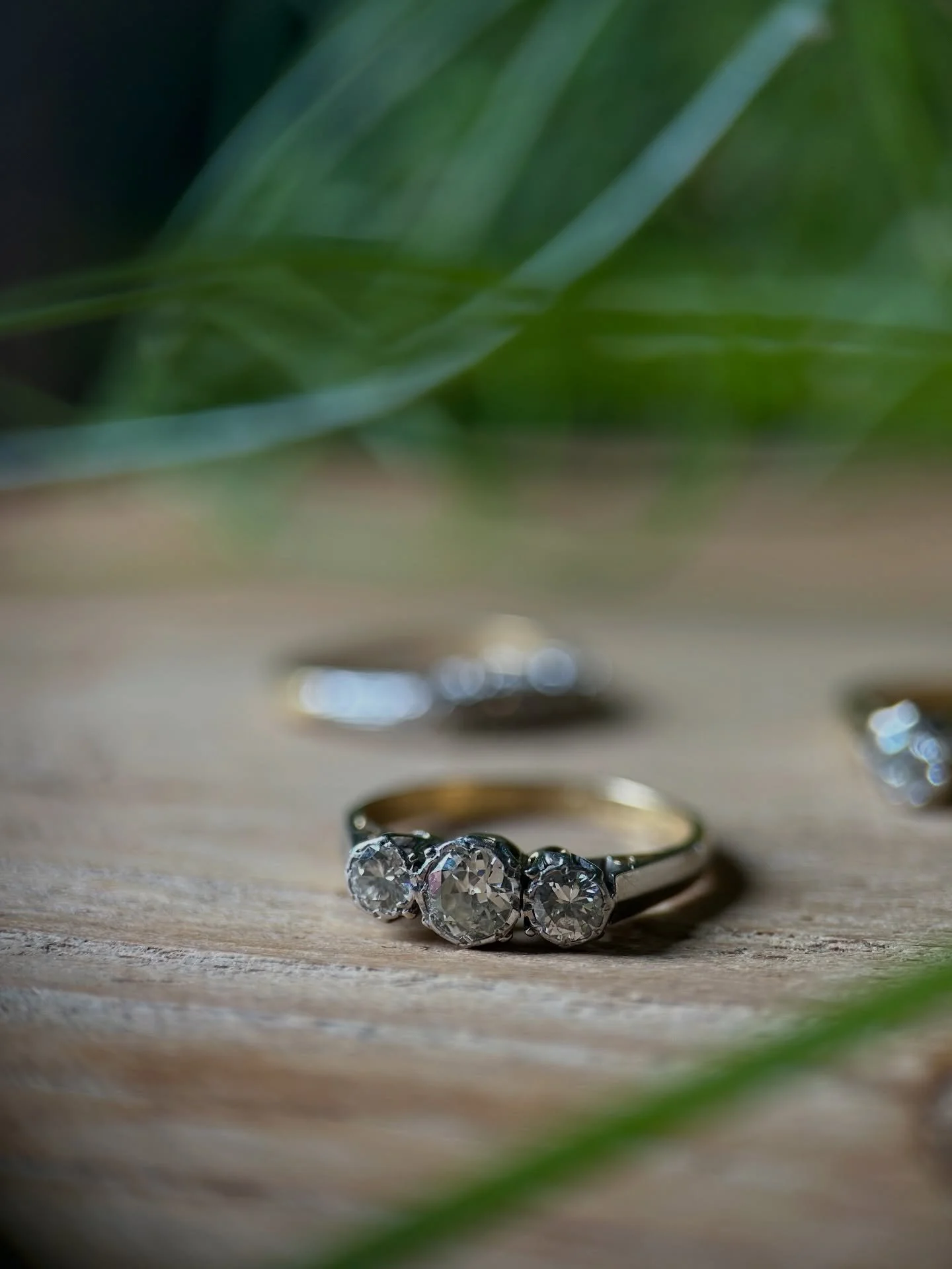 Oh god I&rsquo;m in trouble, this beautiful Art Deco trilogy fits me like a glove. Never thought I wanted a big rock for my engagement ring, but I&rsquo;m now considering an upgrade. The diamonds are utterly breathtaking, full of fire! 🔥 

I was sli