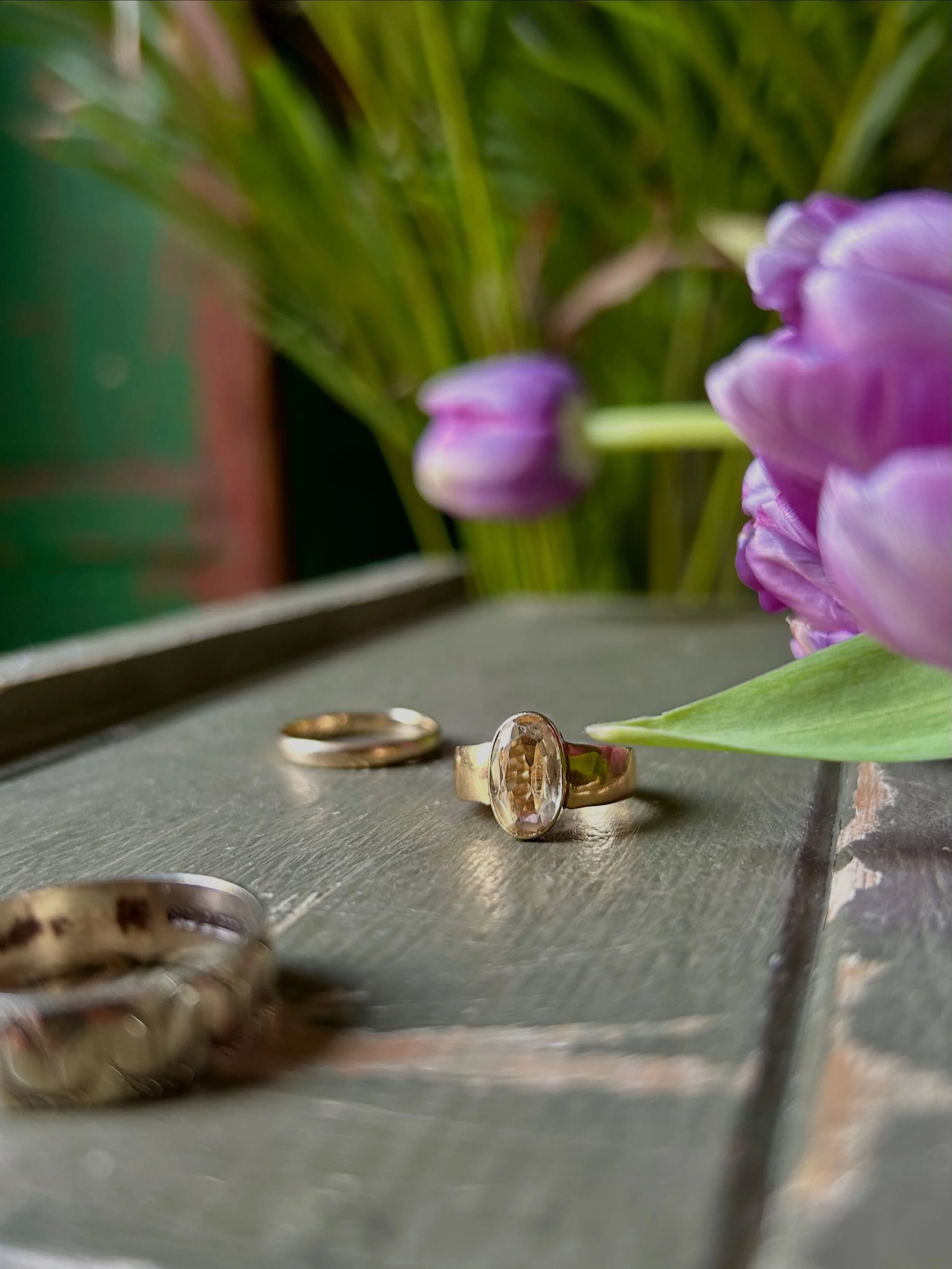 I absolutely adore this ring, she is effortlessly beautiful. Hallmarked for the year 1901, she is tastefully crafted with a large, soft yellow, oval cut topaz and thick 18ct gold band. 💛

#antique #edwardian #ring #jewels #ahlq