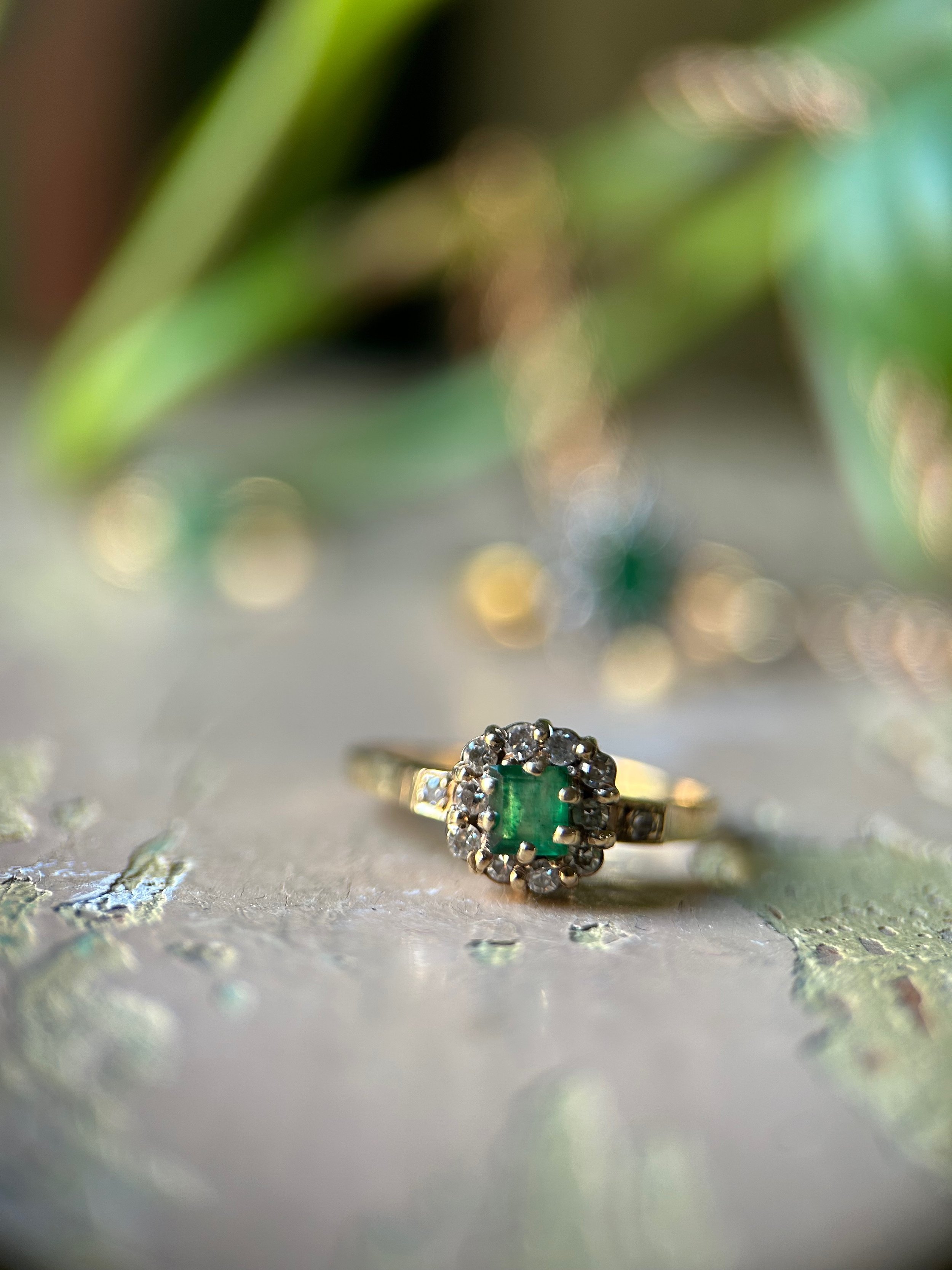Vintage 9ct Gold Emerald & Diamond Ring