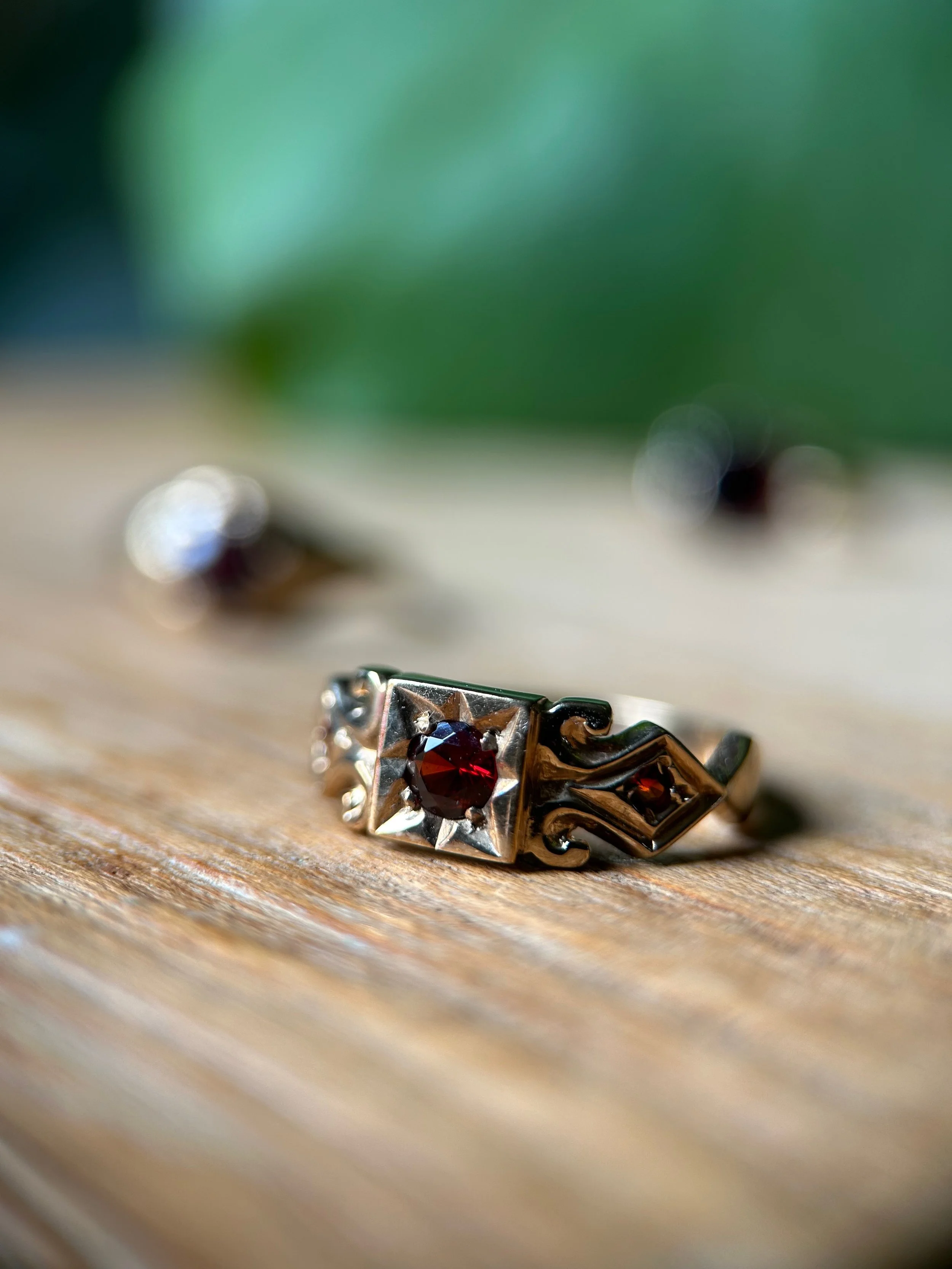 Vintage 9ct Gold Garnet Ring
