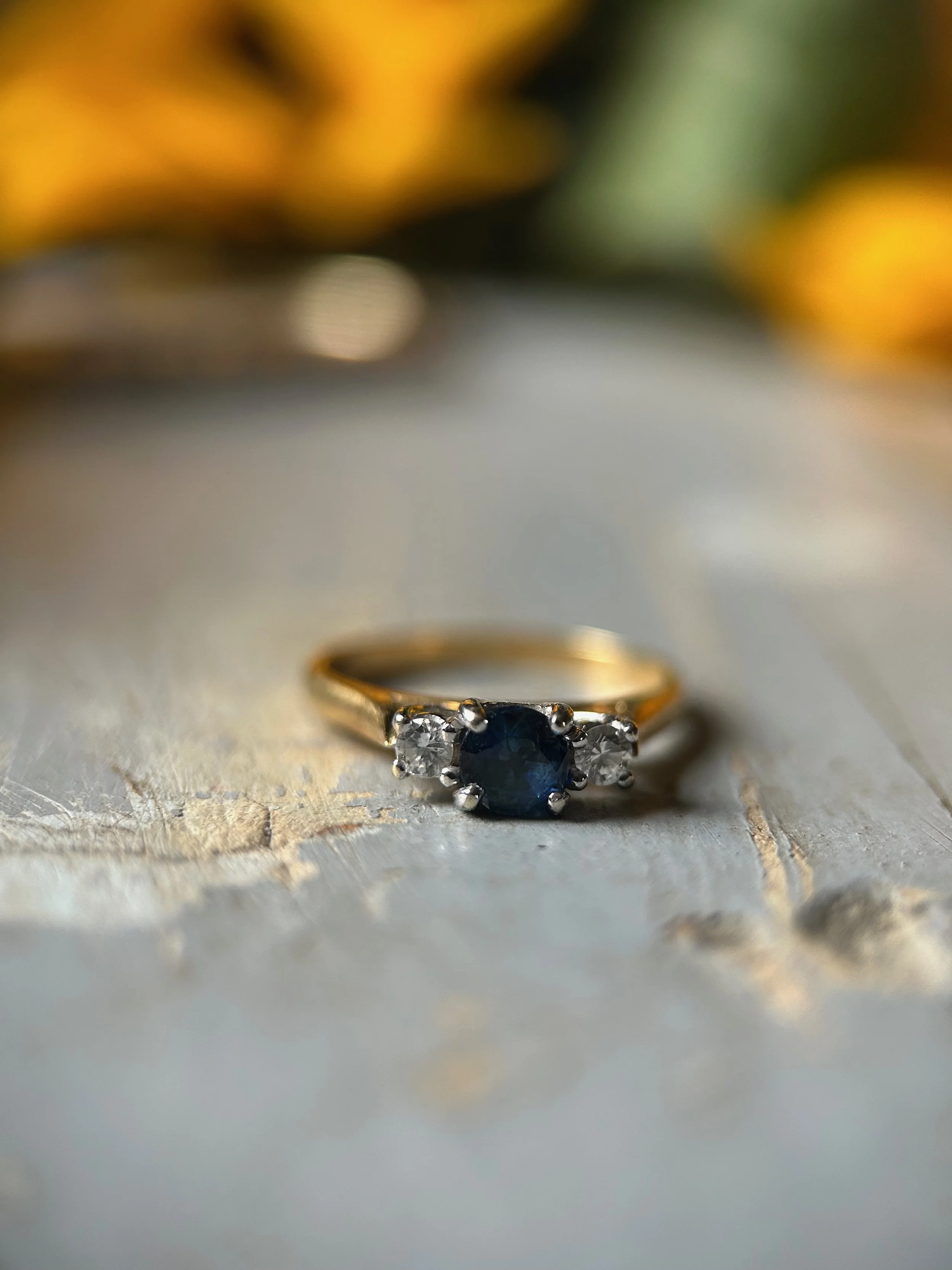 Vintage 18ct Gold Sapphire & Diamond Trilogy Ring