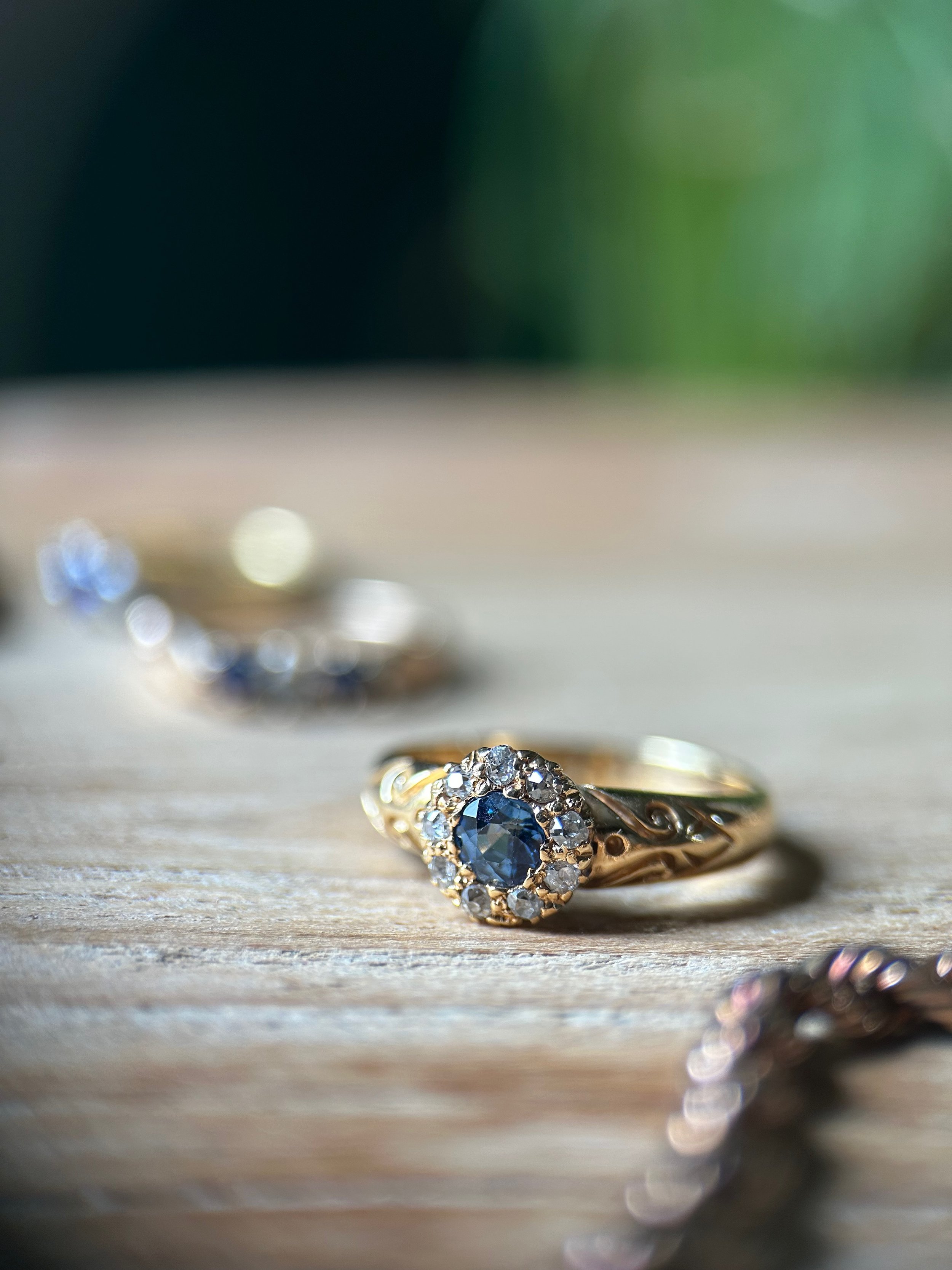 Antique 18ct Gold Sapphire & Diamond Ring