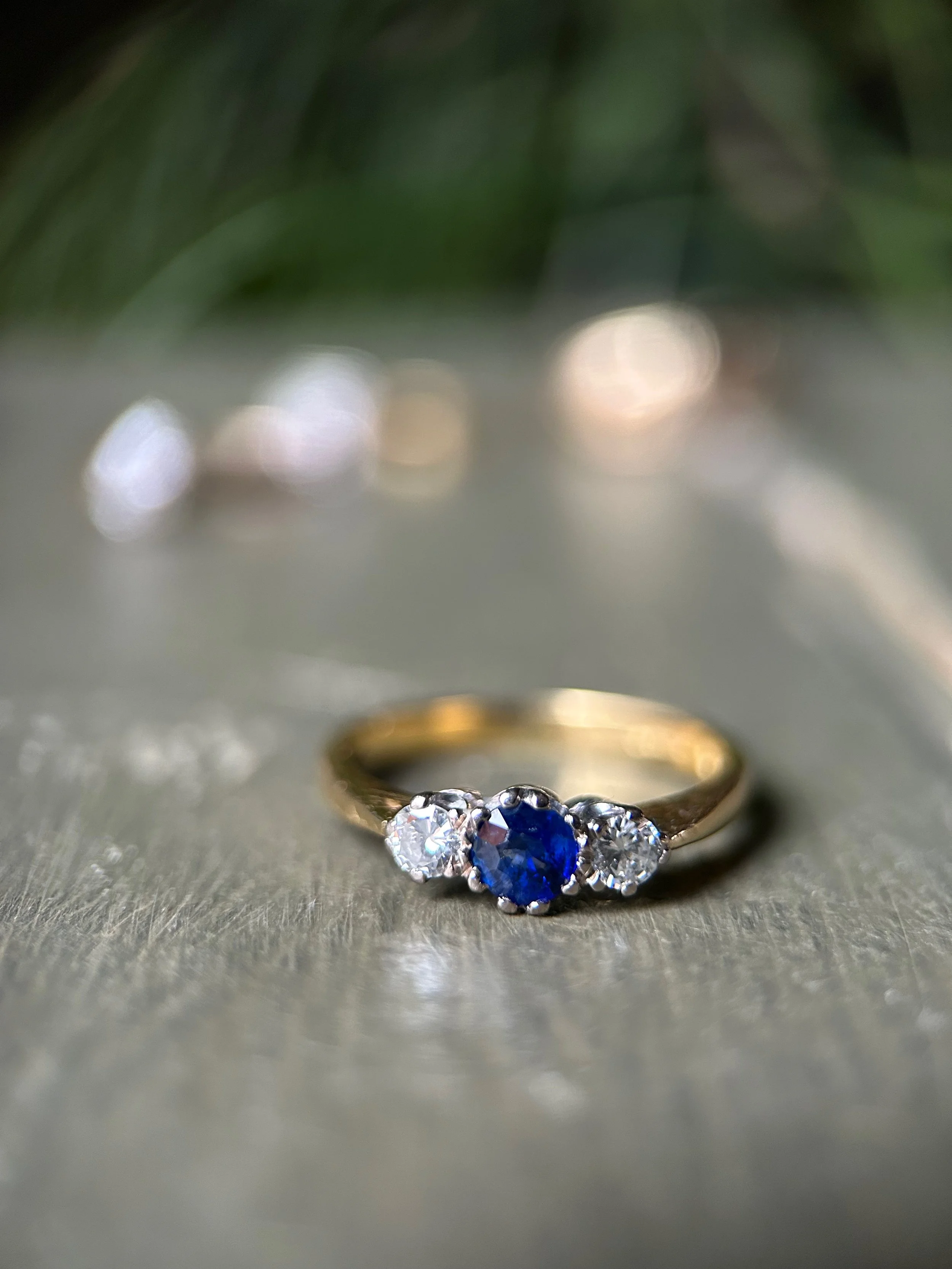Vintage 18ct Gold Sapphire & Diamond Trilogy Ring