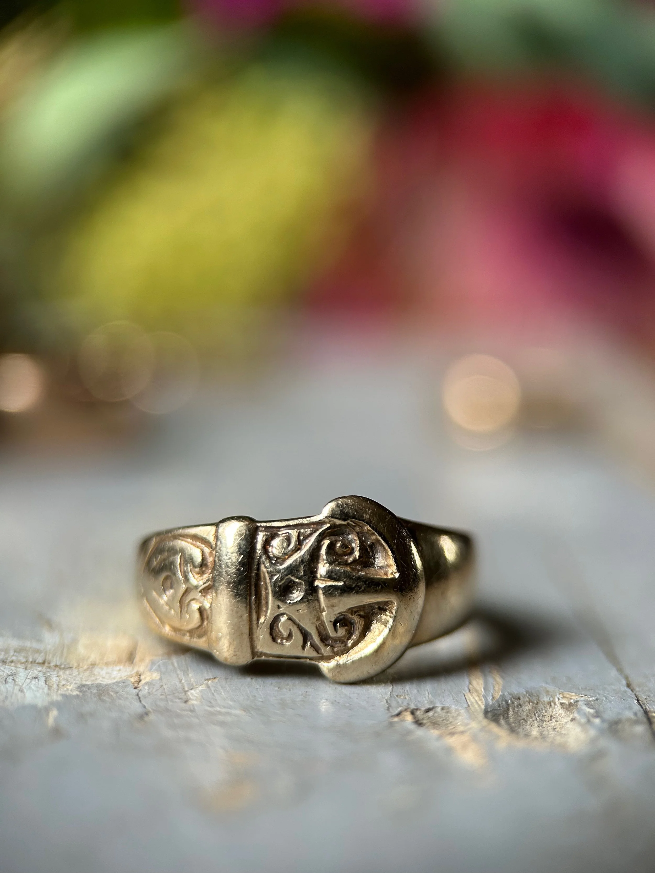 Vintage 9ct Gold Buckle Ring