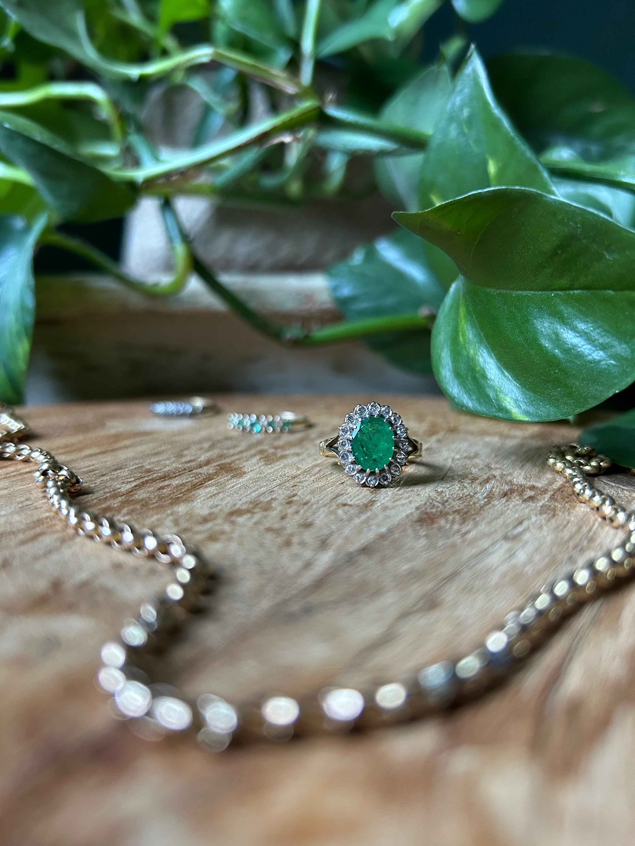 Vintage 18ct Gold Emerald & Diamond Cluster Ring