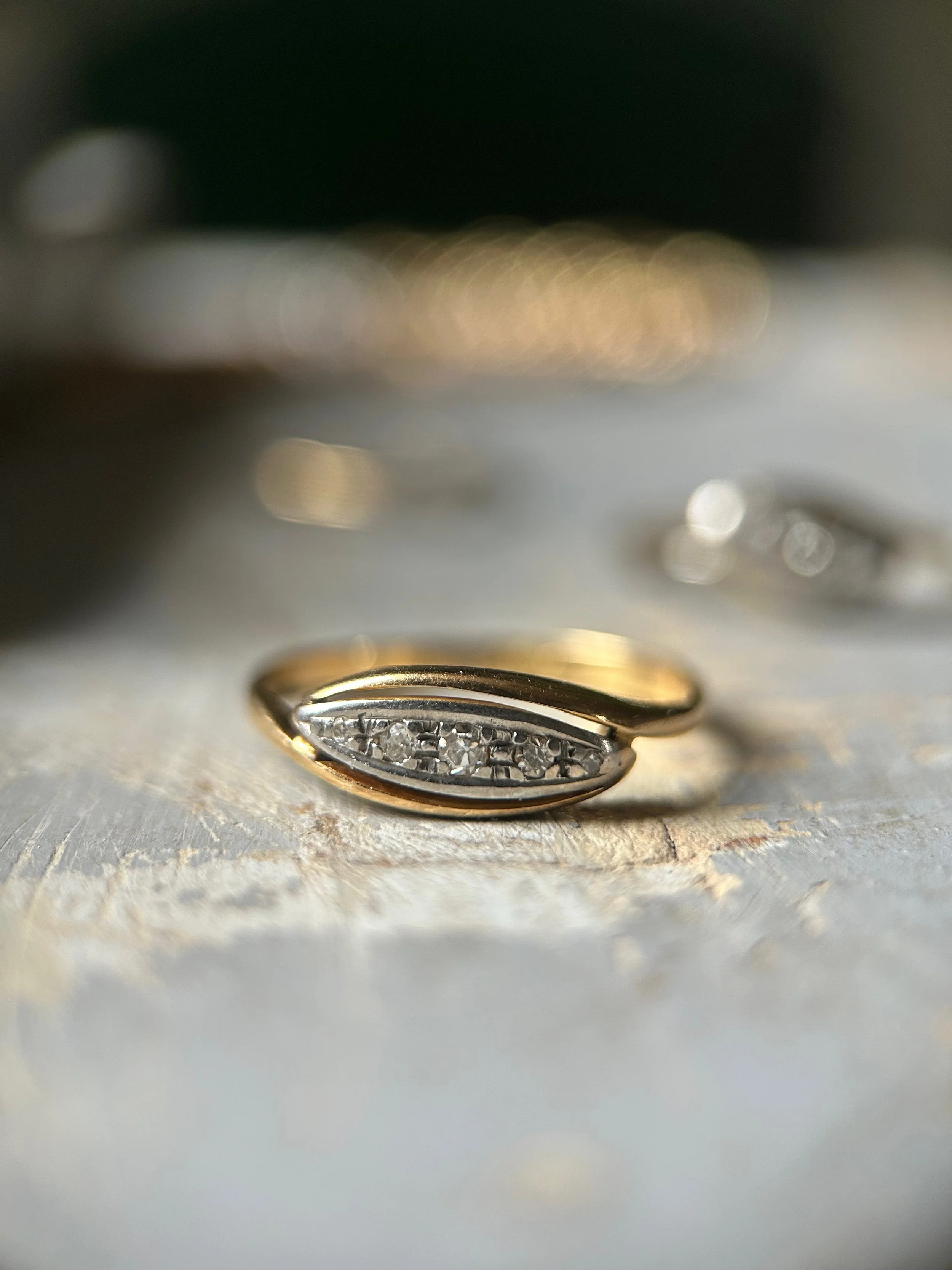Vintage 18ct Gold Diamond Crossover Ring