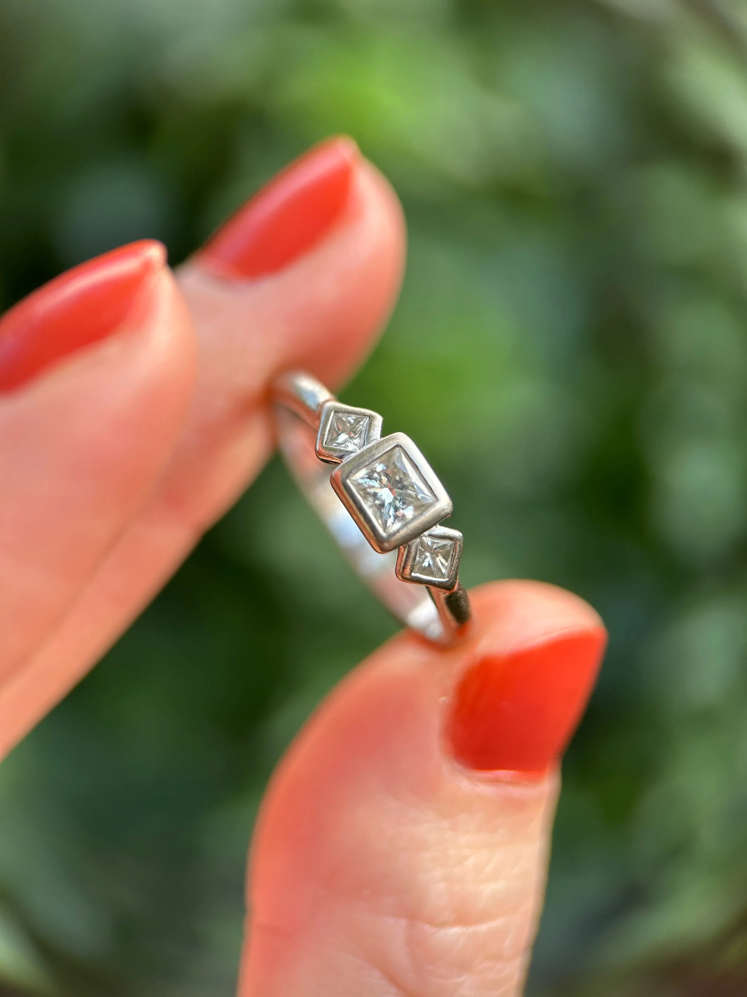 Vintage 18ct White Gold Diamond Trilogy Ring