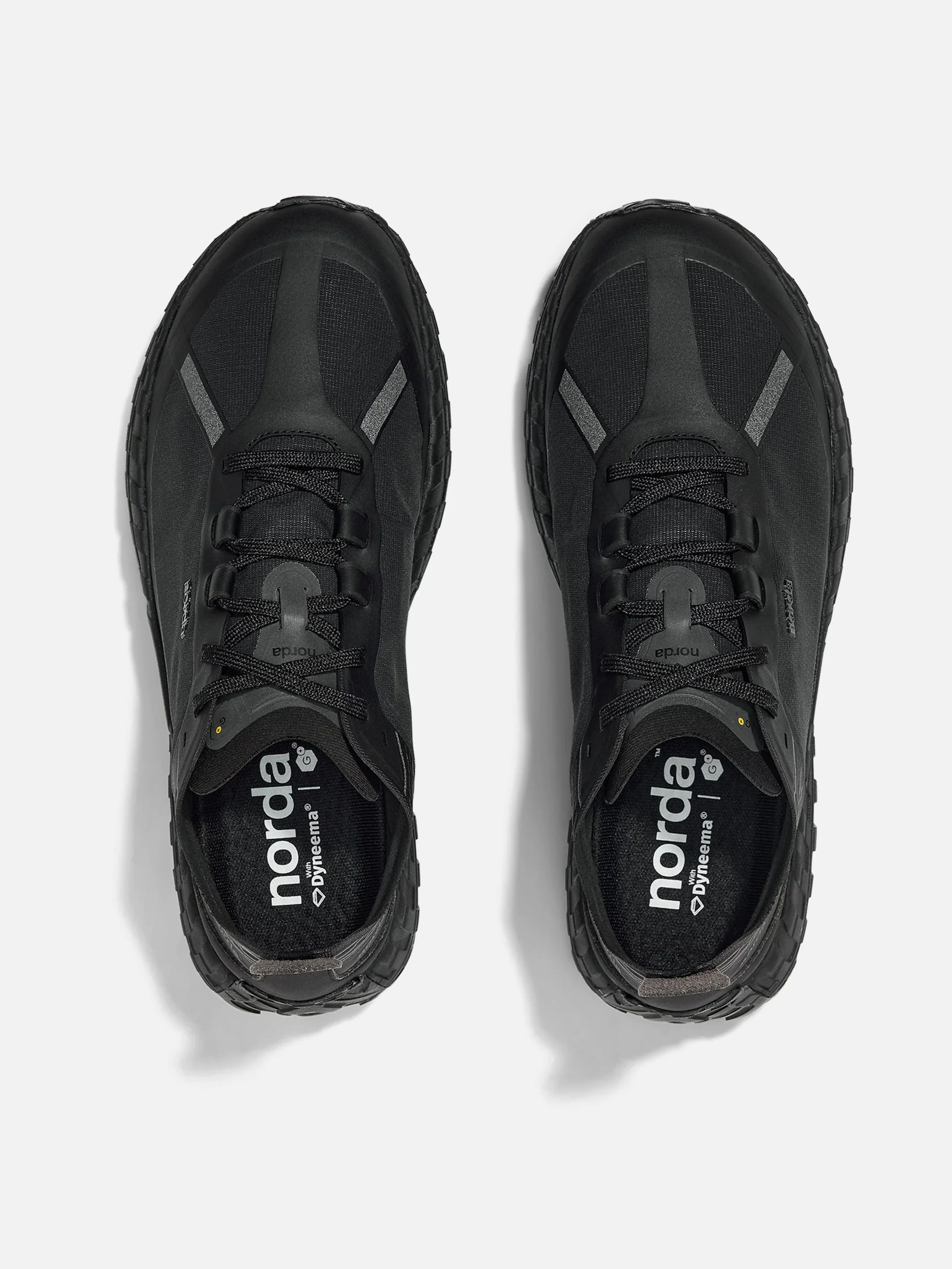 Norda-001A-Stealth-Black-2 copia.jpg