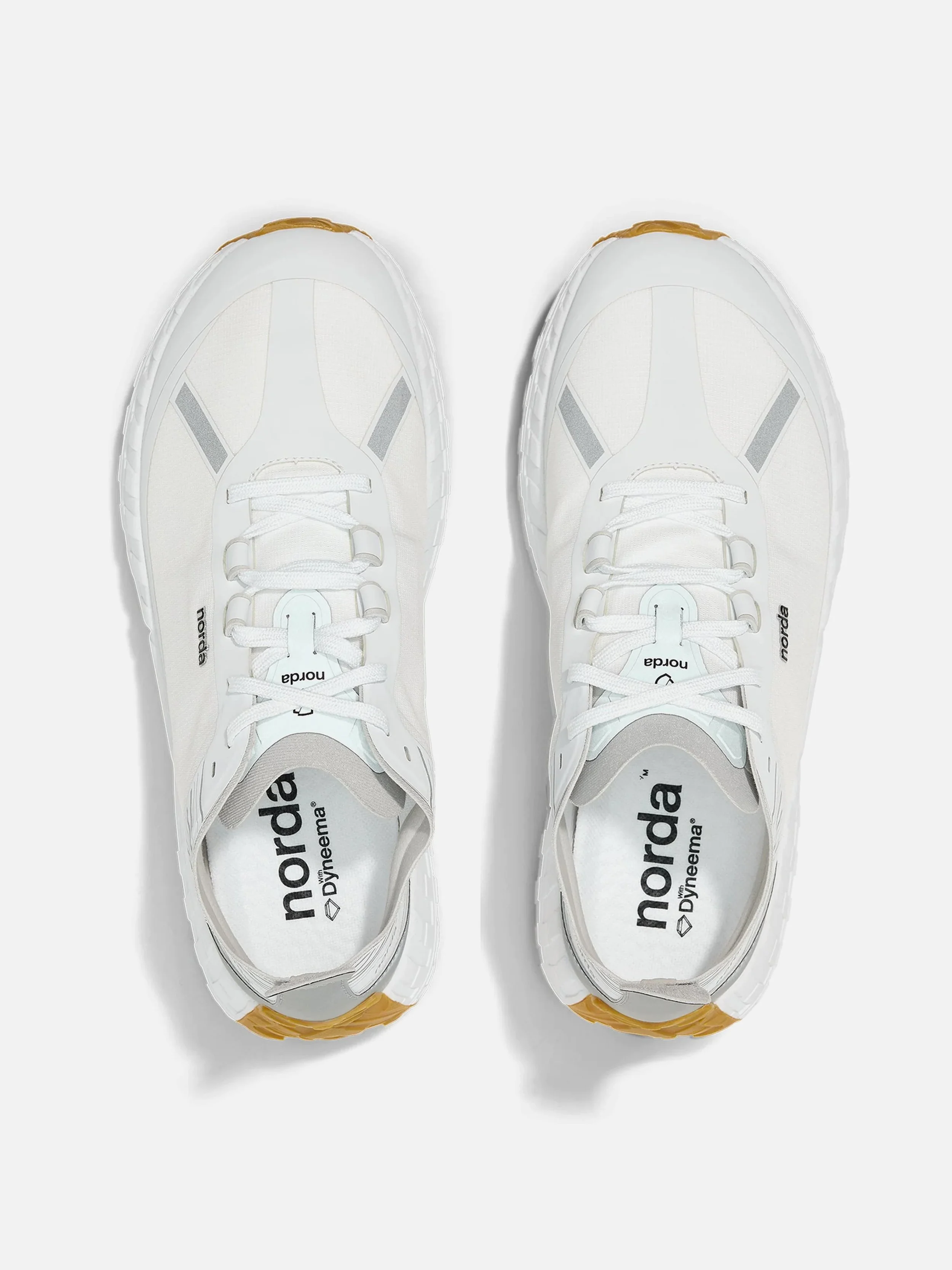 Norda-001A-White-Gum-2 copia.jpg