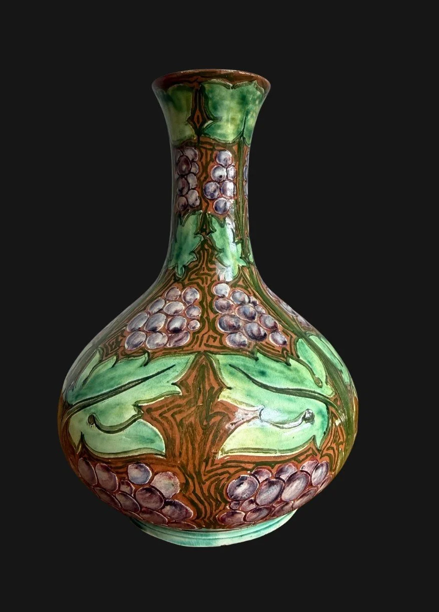 5660b Della Robbia Vase.jpg
