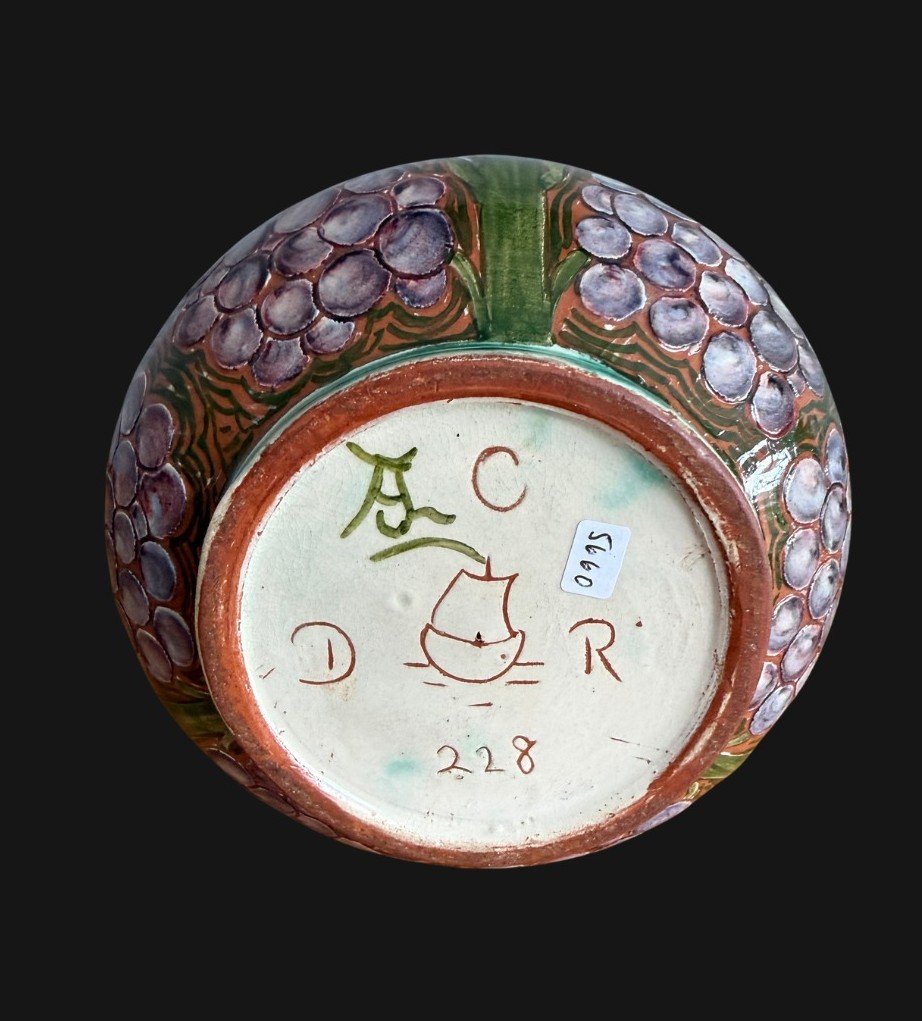 5560d Della Robbia Vase.jpg