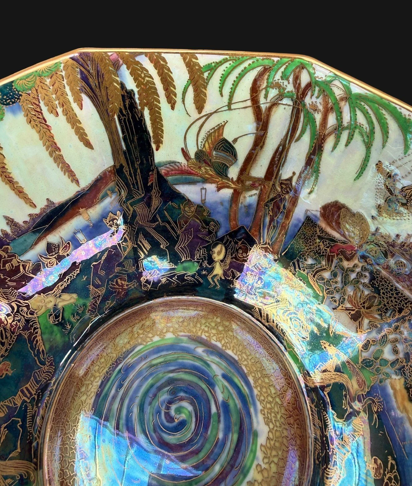 5637b Wedgwood Fairyland Lustre Bowl.jpg