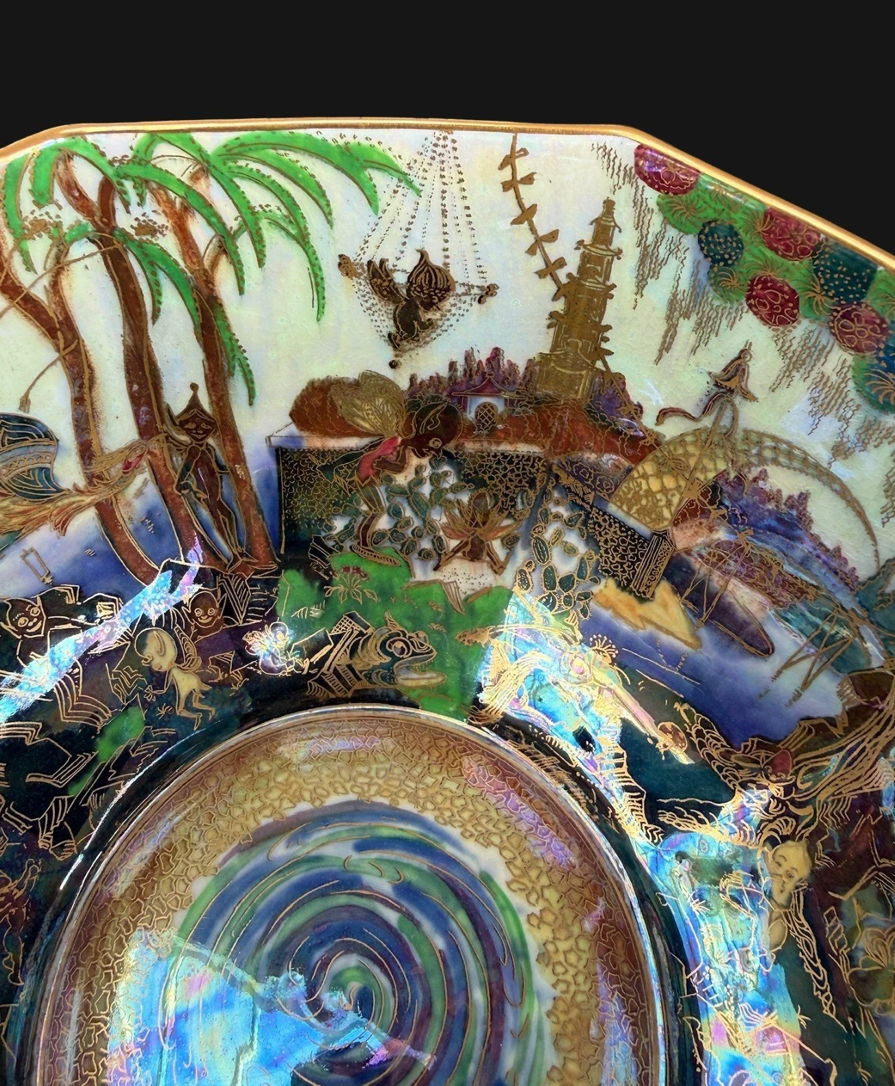 5637c Wedgwood Fairyland Lustre Bowl.jpg